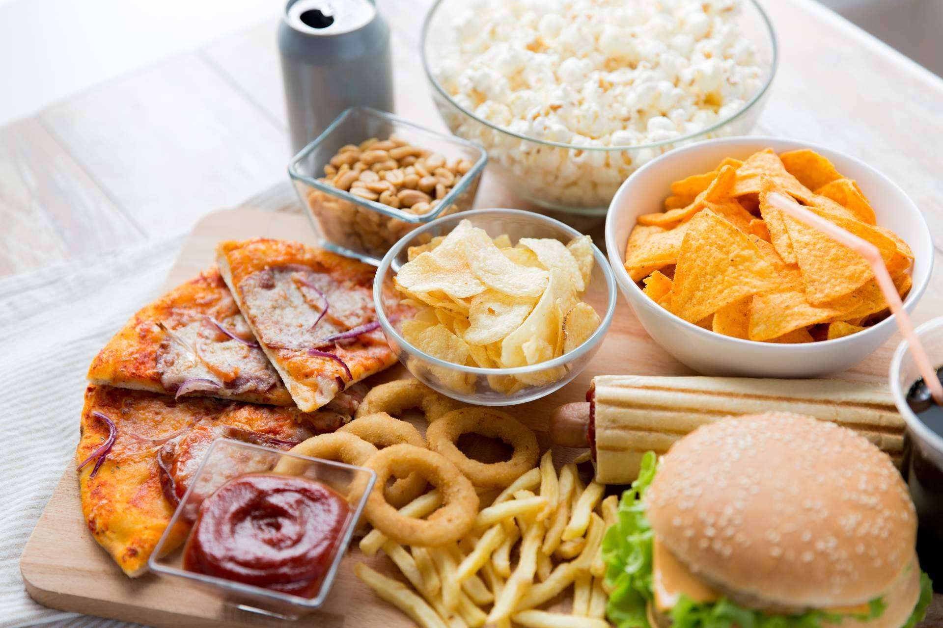 Las diferencias entre los alimentos procesados y ultraprocesados, según PmteamWomanFit