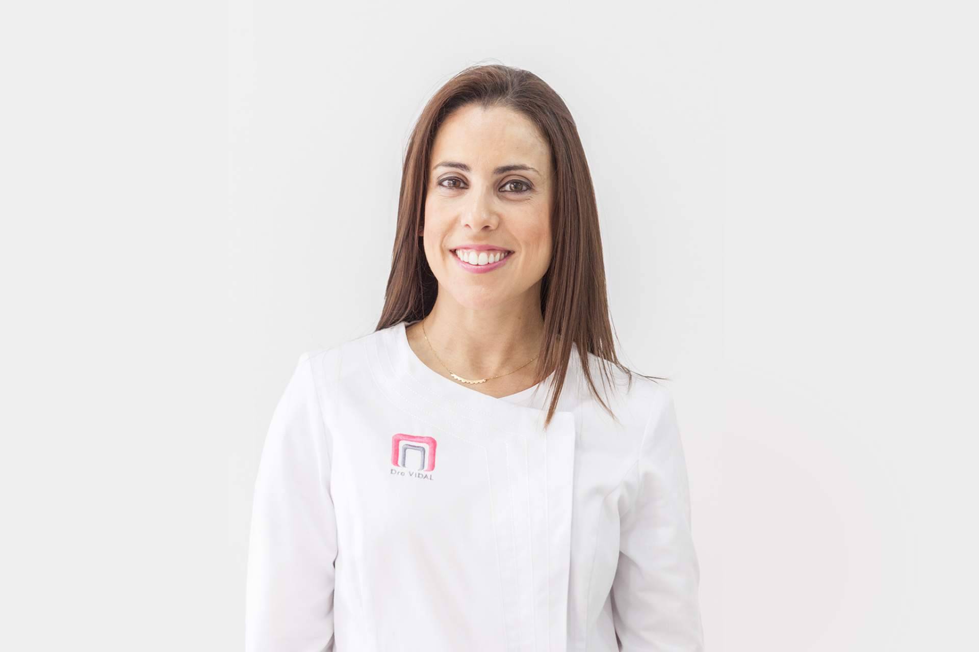 La especialista en estética dental Paula Vidal ya tiene disponible su libro Mímame la boca para el cuidado de la salud bucodental desde los 0 a los 18 años