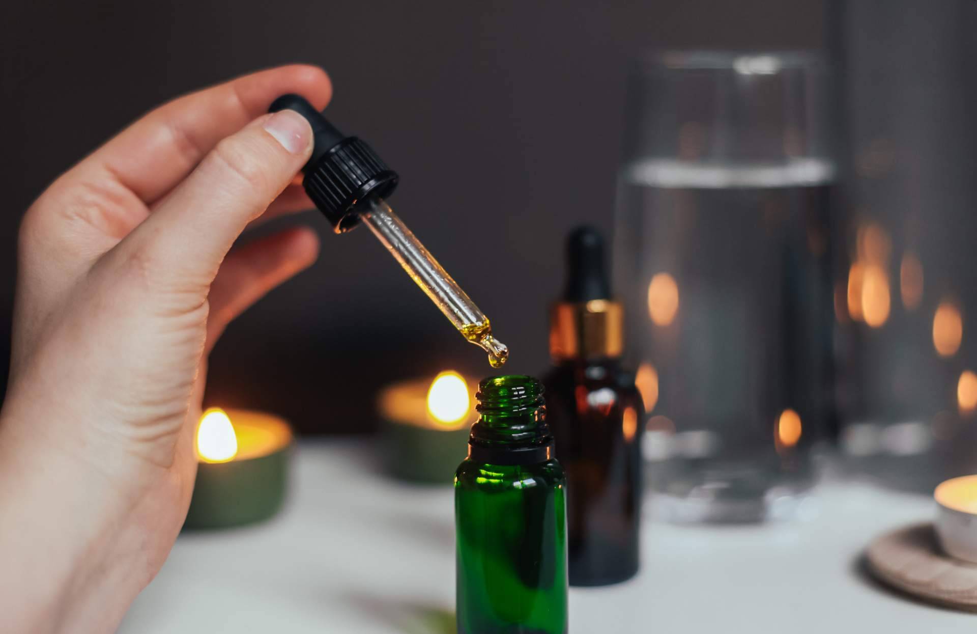 Cosmetics Tenerife define las propiedades de los aceites esenciales puros