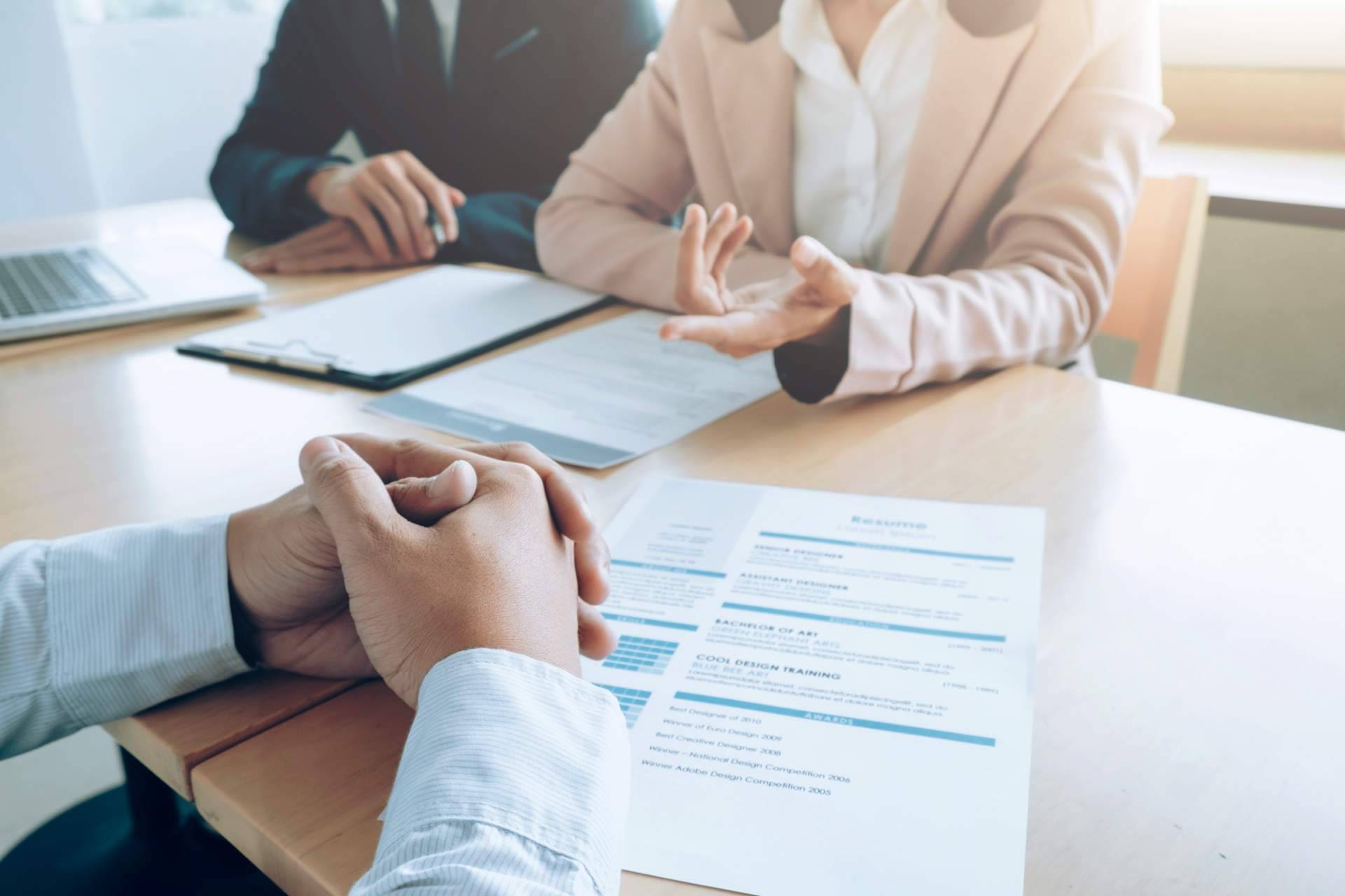 Los consejos de CVapp para adaptar el currículum y destacar en las ofertas de trabajo