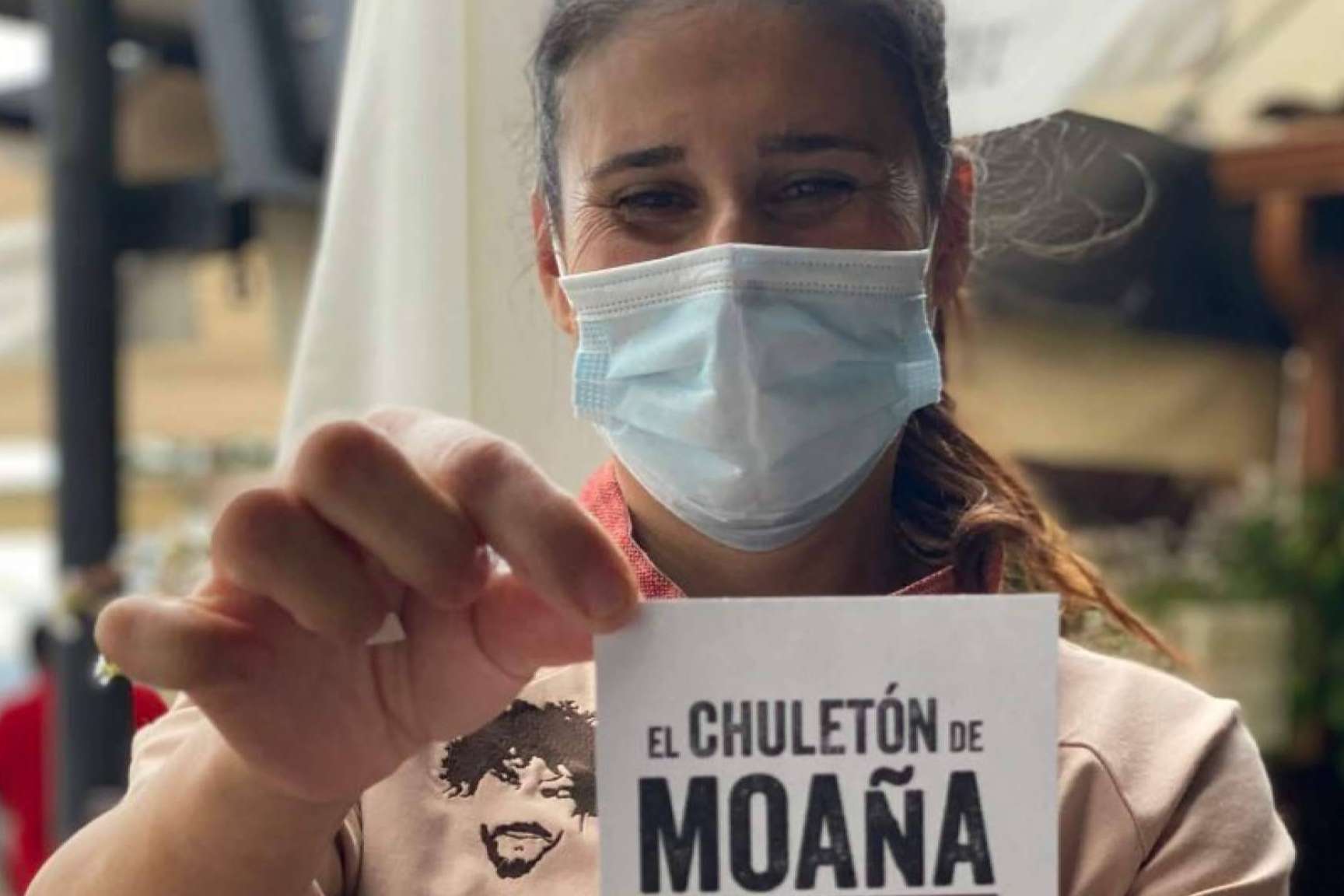 Taberna A de Lino y El hombre que pasea las carnes ofrecen en carne y vino de referencia en Galicia