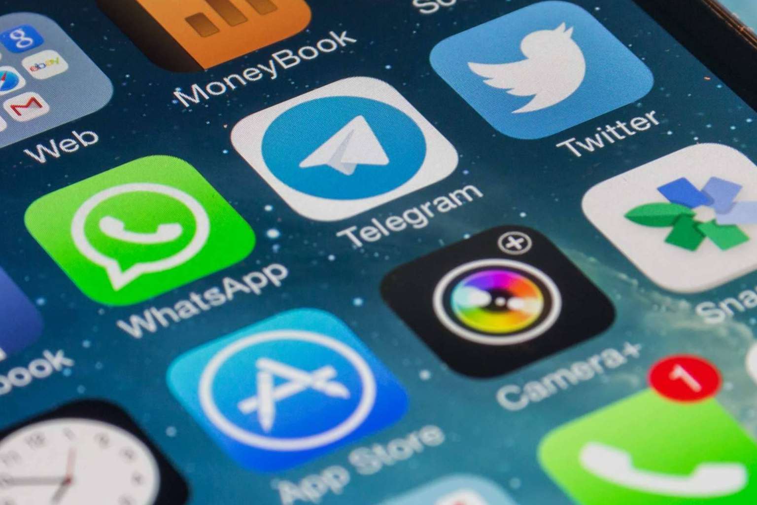 La innovación tecnológica de Hallon también llega a sus clientes a través de mensajería móvil