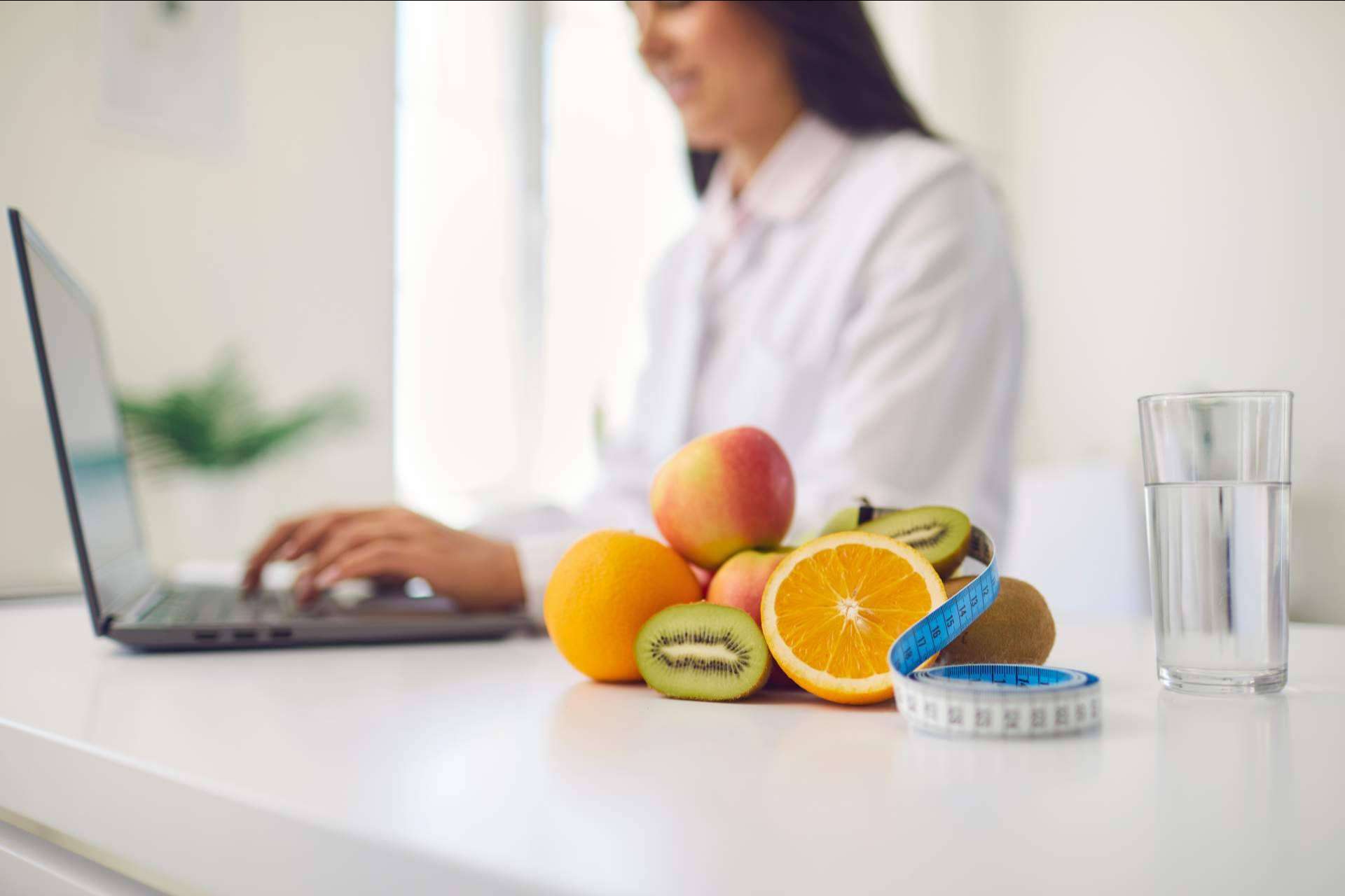 Tu Dietista expone las ventajas de confiar en dietistas y nutricionistas para dietas sin complementos ni fármacos