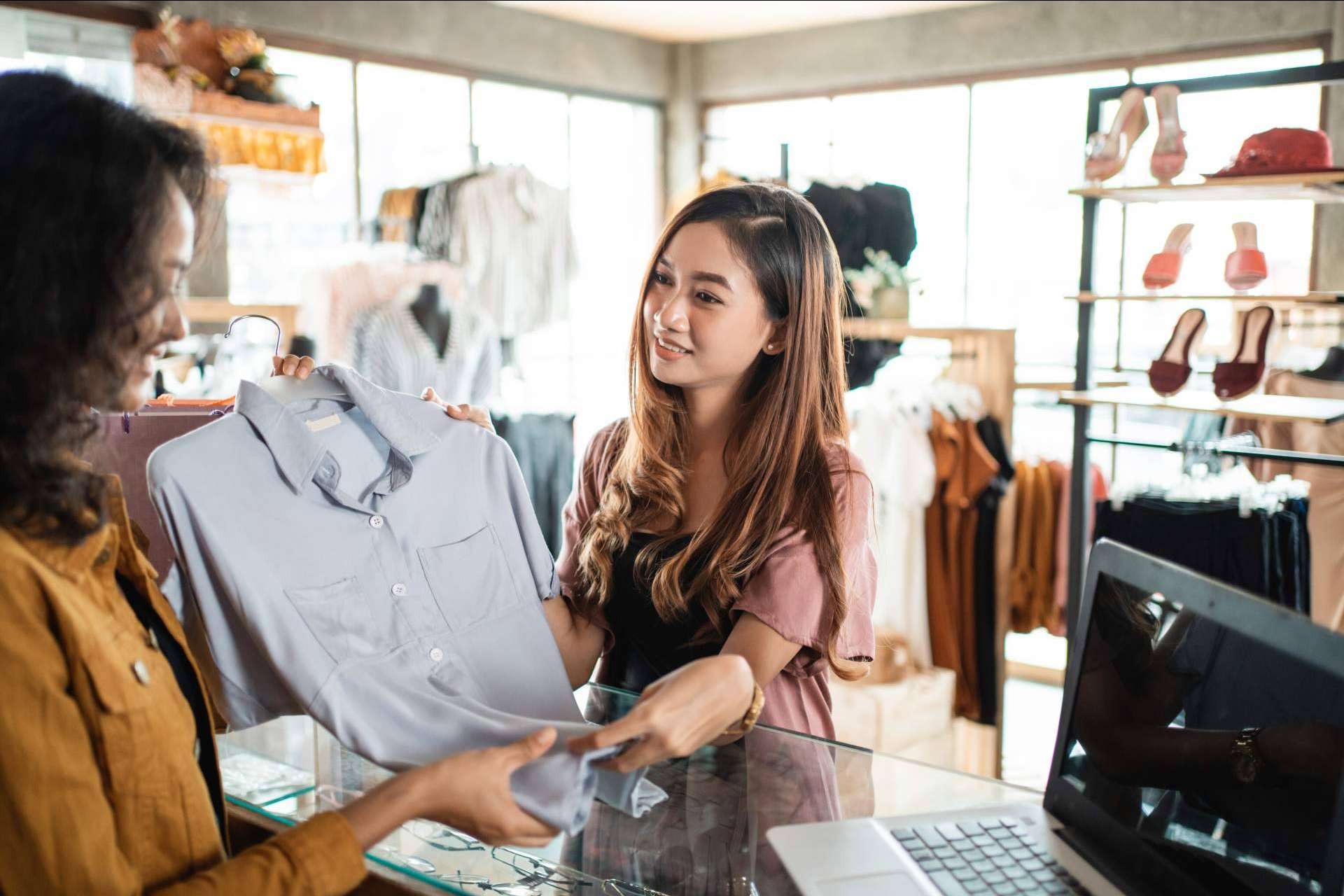Las razones por las que se debe contratar a un mistery shopper para evaluar la calidad de los servicios de una empresa en Siglo XXI Azafatas