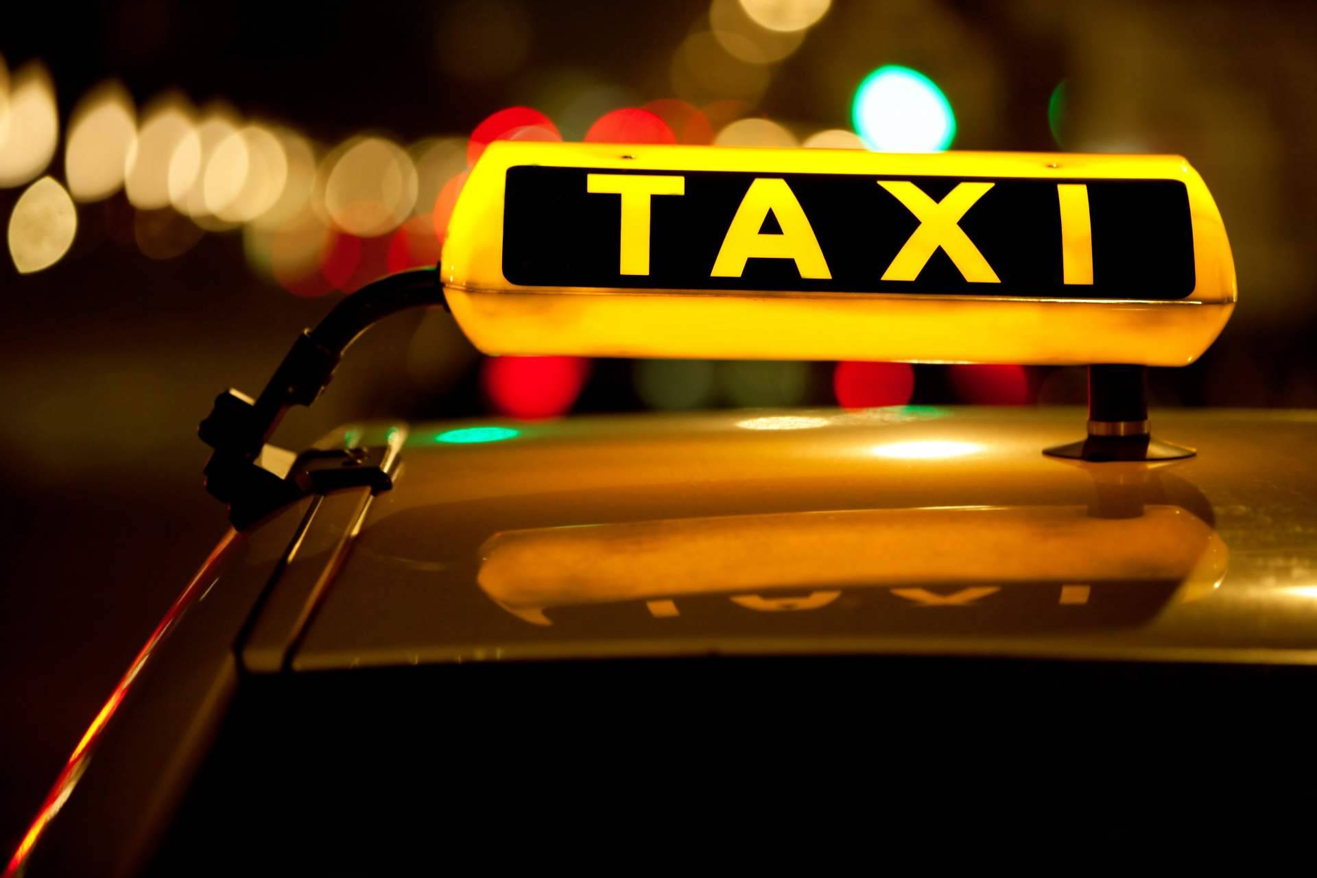 Cómo funciona el servicio transfer y taxi en Málaga de Taxi Málaga Airport Charly transfer 24 hours