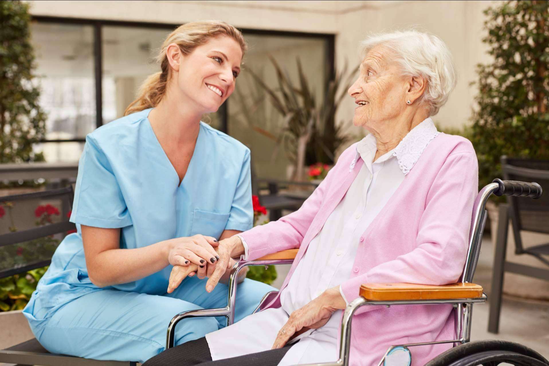 ¿Qué servicios ofrece Seyer Hogar para el cuidado de ancianos y enfermos?