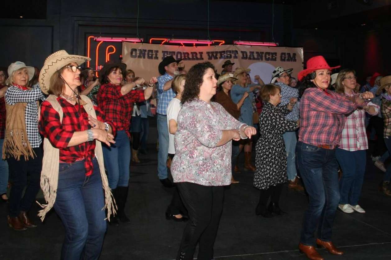 El baile en línea estilo country como un estilo de vida, por la Asociación de Bailes de Salón Dance GM