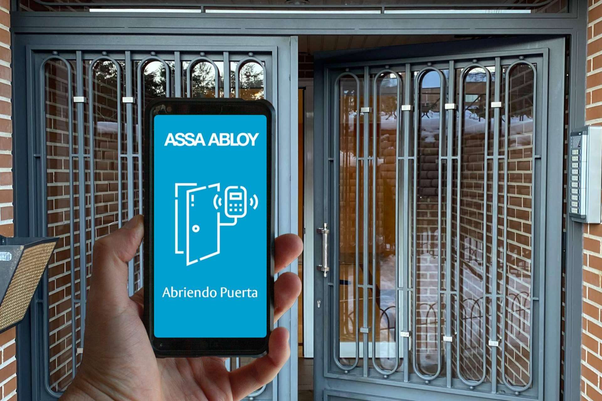La automatización de puertas residenciales con los servicios de ASSA ABLOY