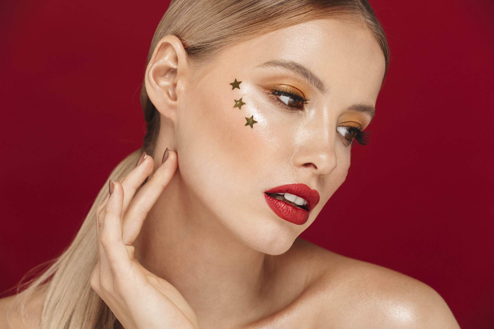 Amelia Cosmetics explica los pasos para hacer un maquillaje de fiesta peachy