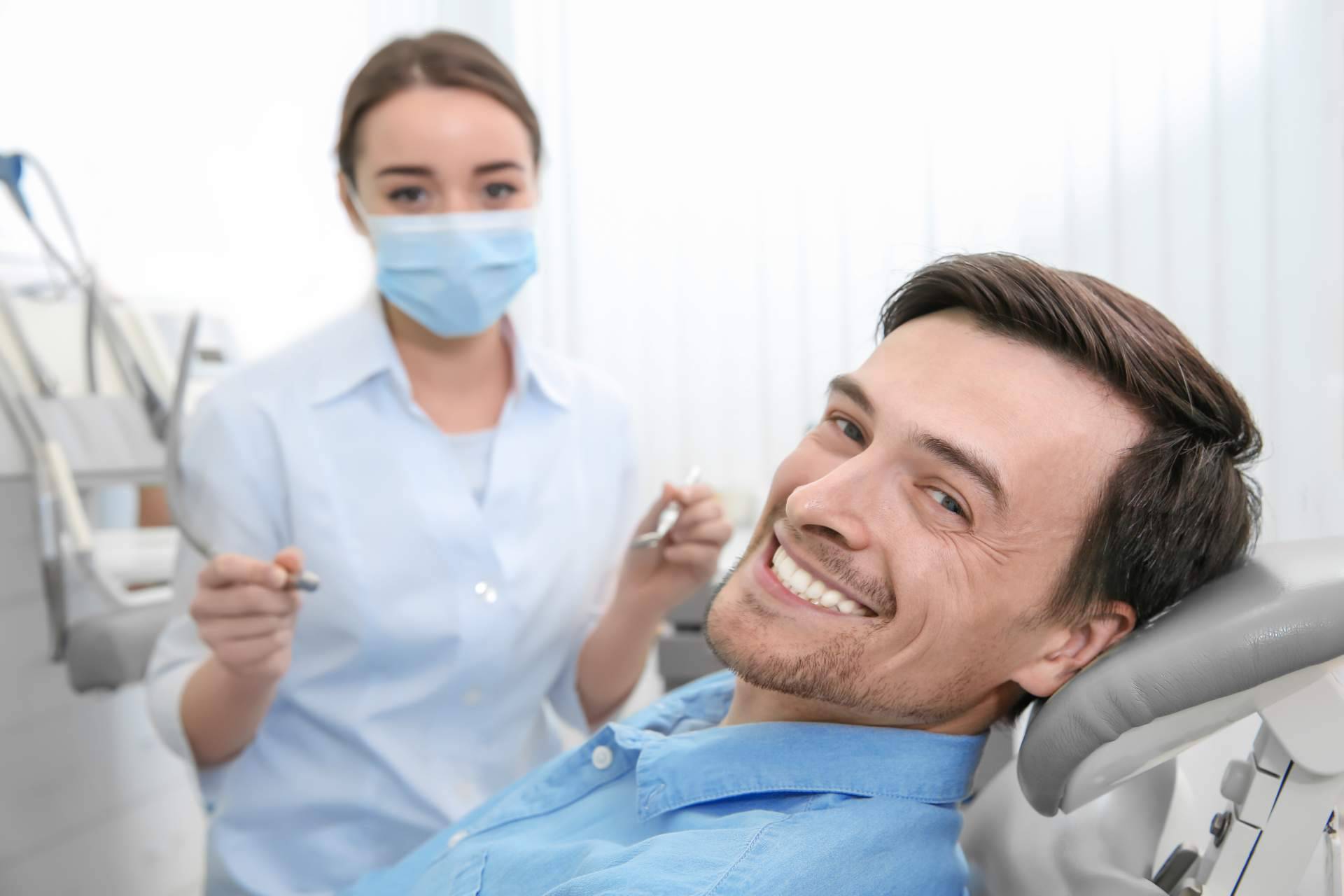 De qué manera se trata la periodontitis, por Clínicas Dentalbell
