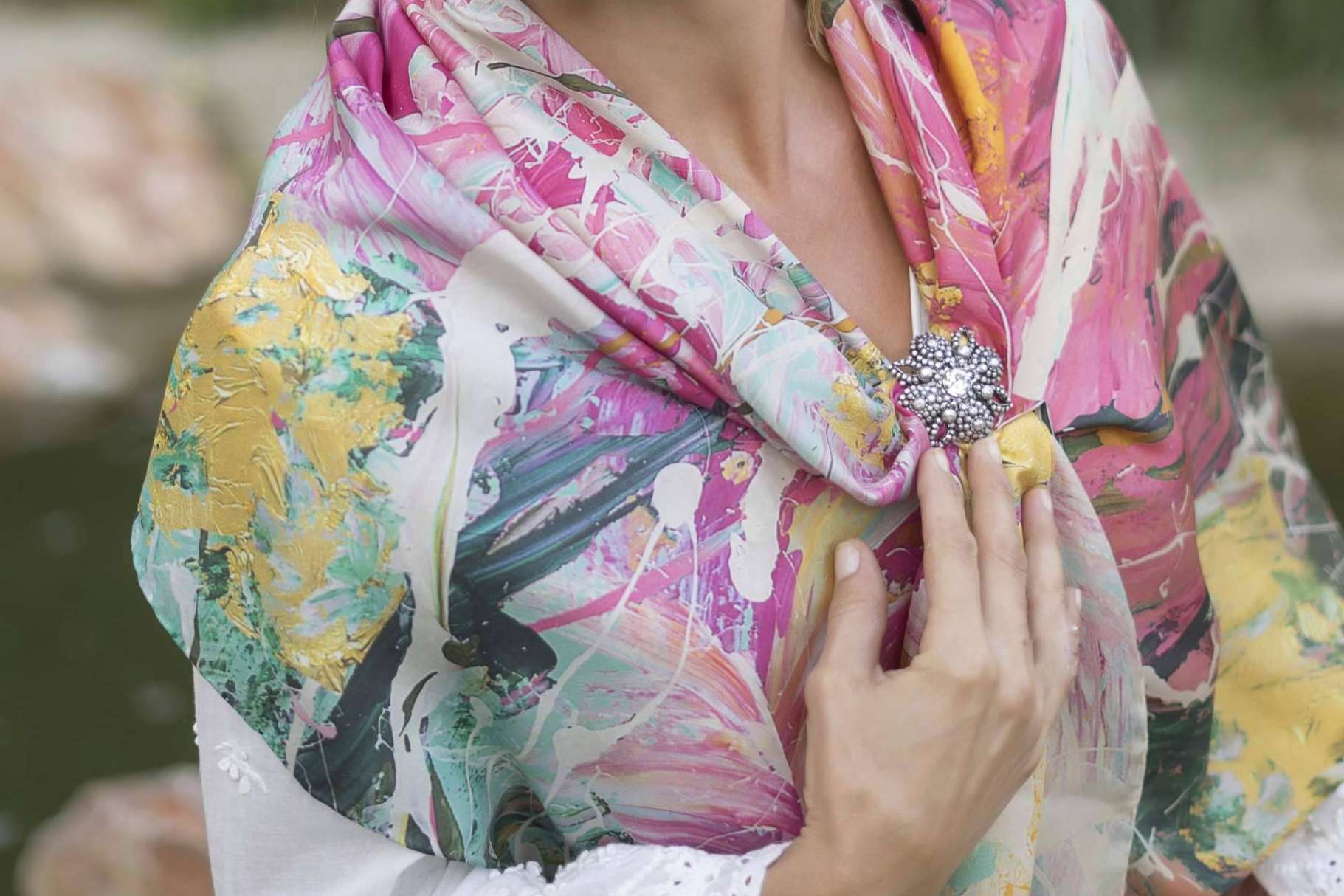 Full & Briss es una tienda online que ofrece broches con doble sistema