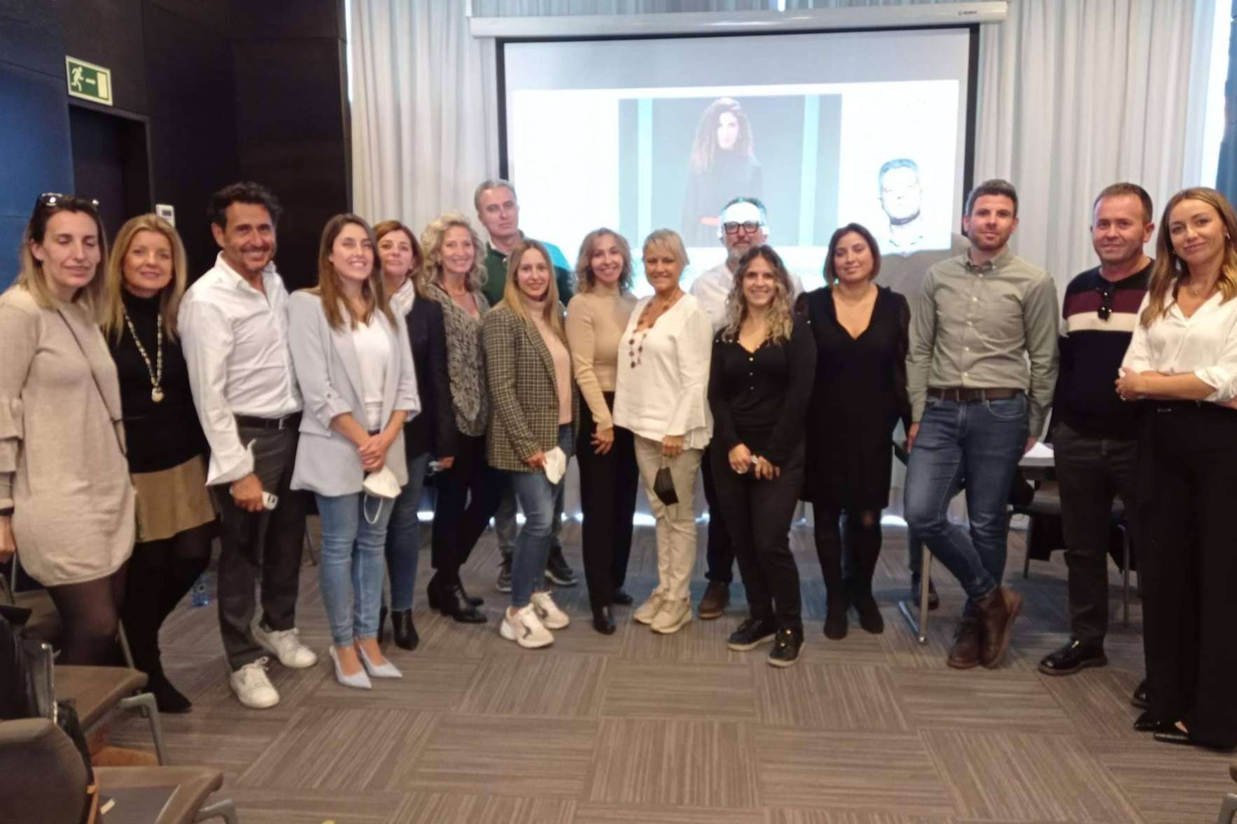 Los cursos de formación especializada a franquiciados presenciales en Madrid, Valencia, Vitoria y Alicante de Oh My Cut!