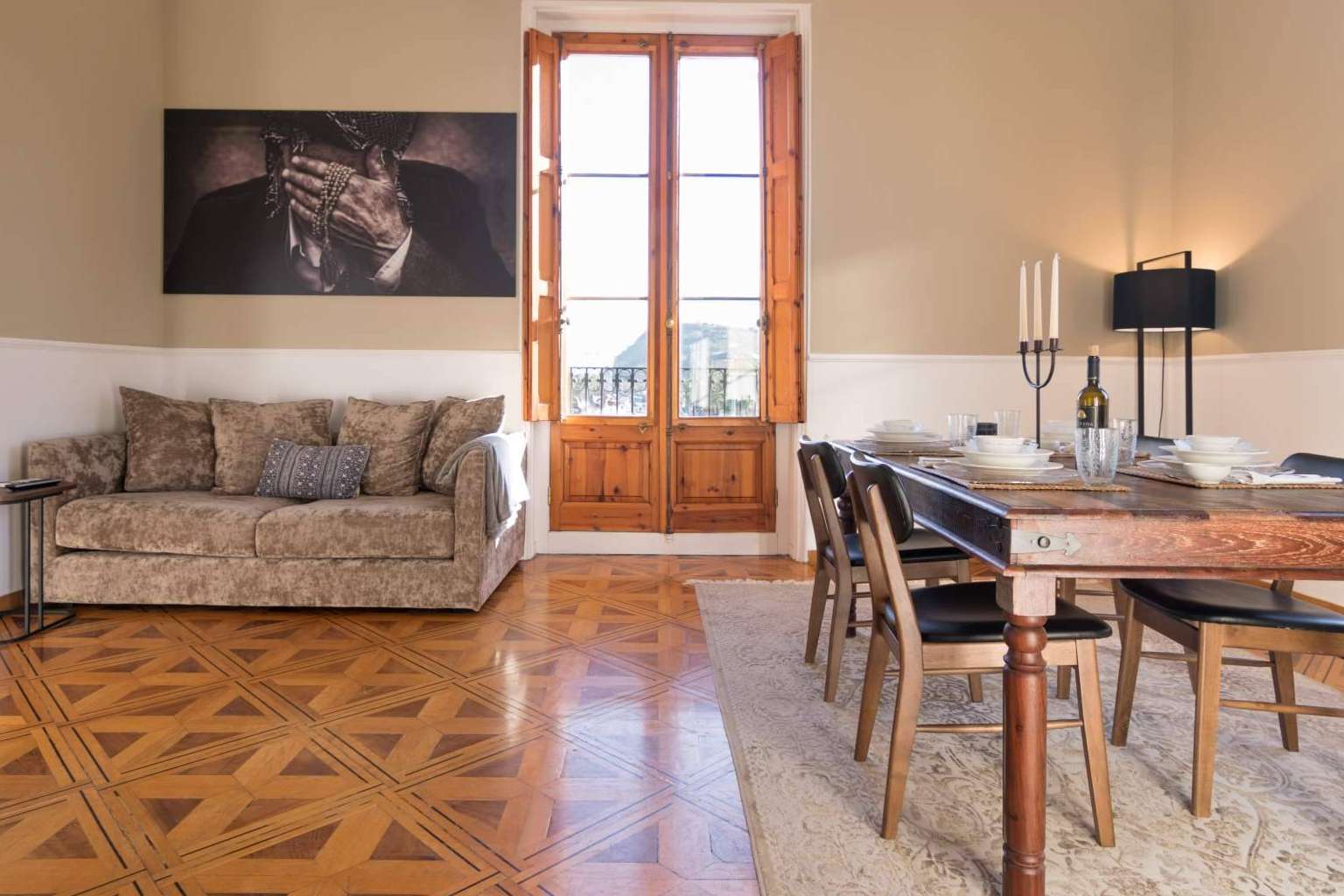¿Por qué alojarse en un apartamento y no en un hotel?, por la empresa Caterina Property Management