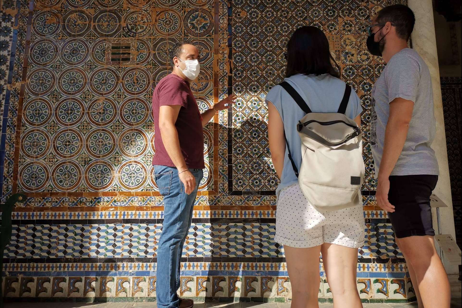 Razones por las que contratar un guía turístico en Sevilla