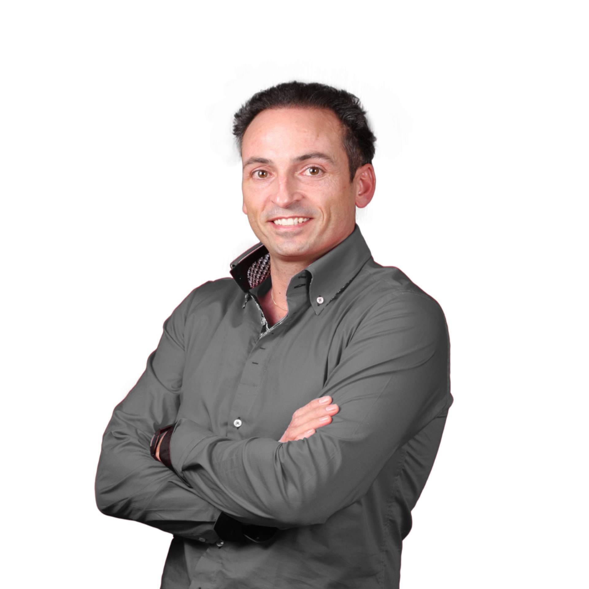 Implantes dentales e implantes con dientes inmediatos con el experimentado Doctor Ismael Soriano