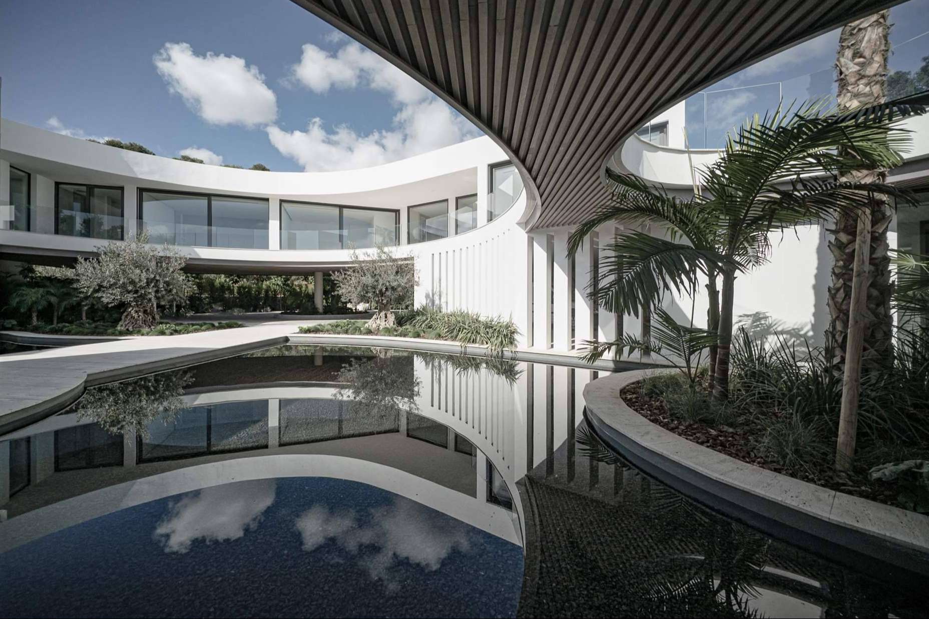 La firma arquitectónica especializada en el diseño y la construcción de residencias de alto nivel, ARK Architects