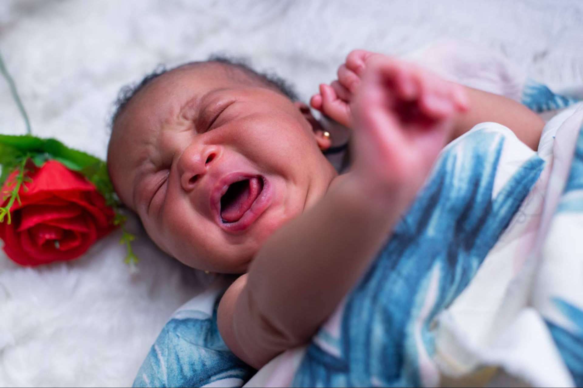 Por Baby Shhh!, ¿Cómo deben actuar los padres y madres cuando su bebé llora mucho?