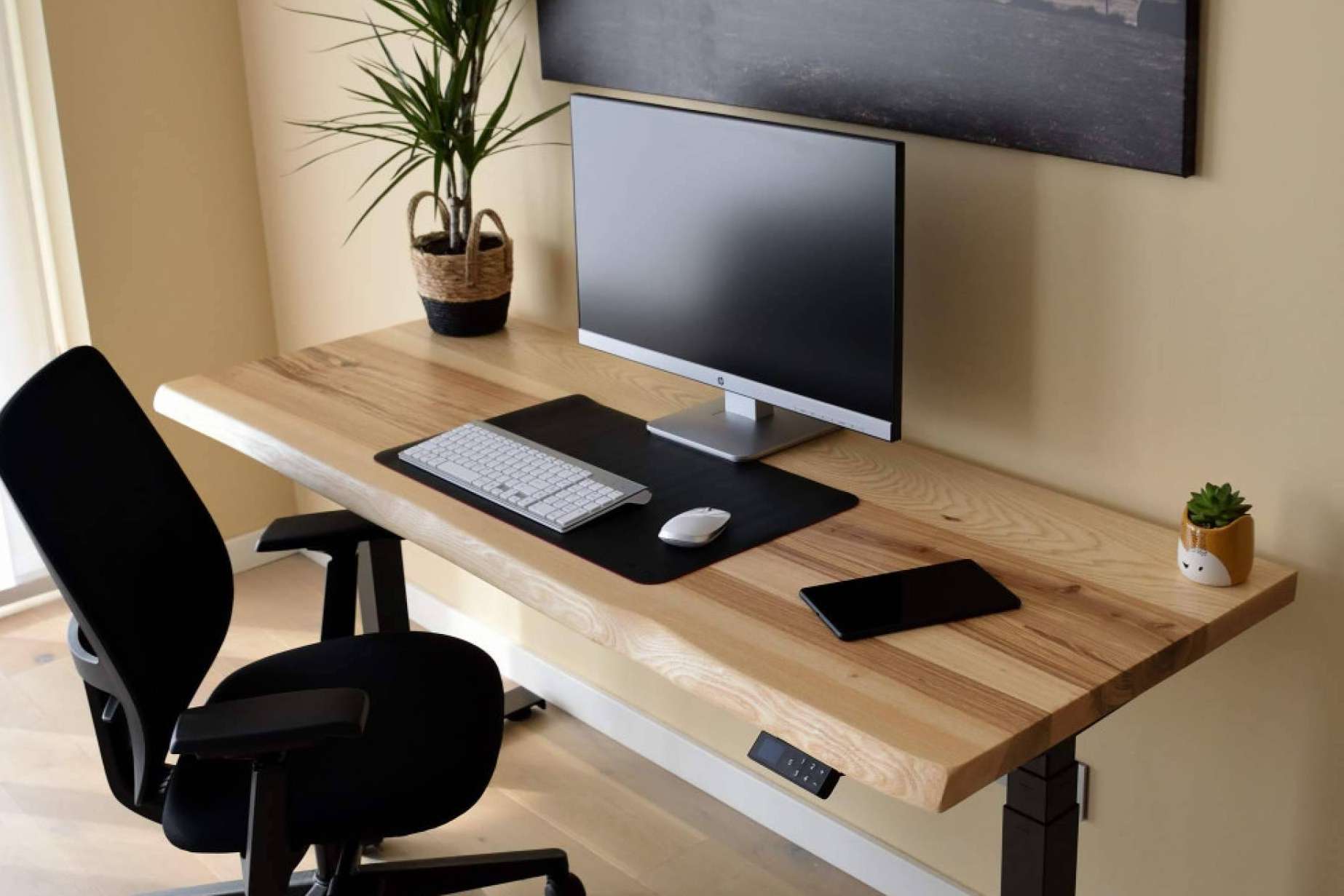 ErgoNatureWood presenta el escritorio elevable ergonómico y de madera natural maciza