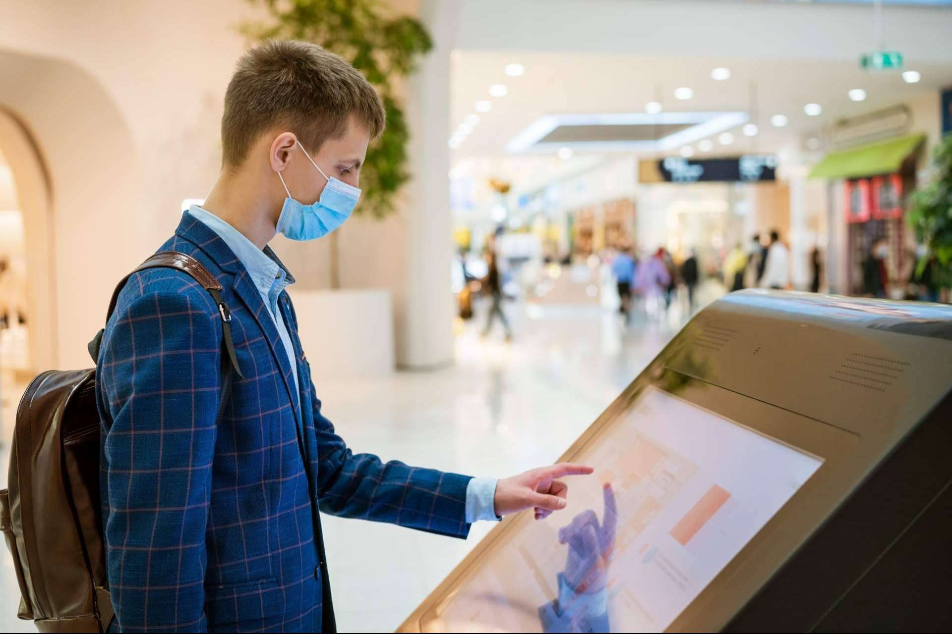 Pantallas de cartelería digital en un negocio o empresa