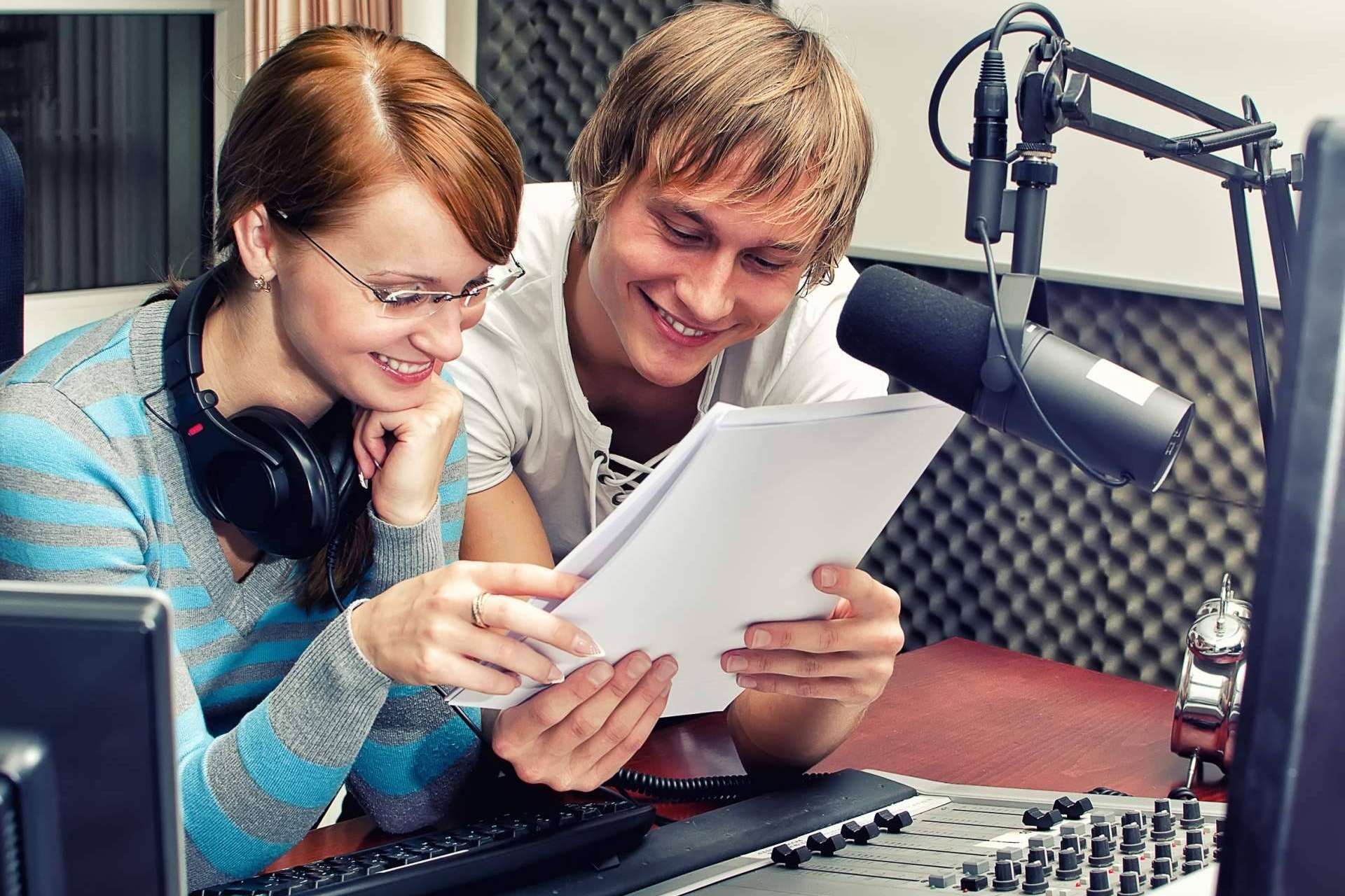 Contratar locutores es cada vez más sencillo, VOCES EN LA RED