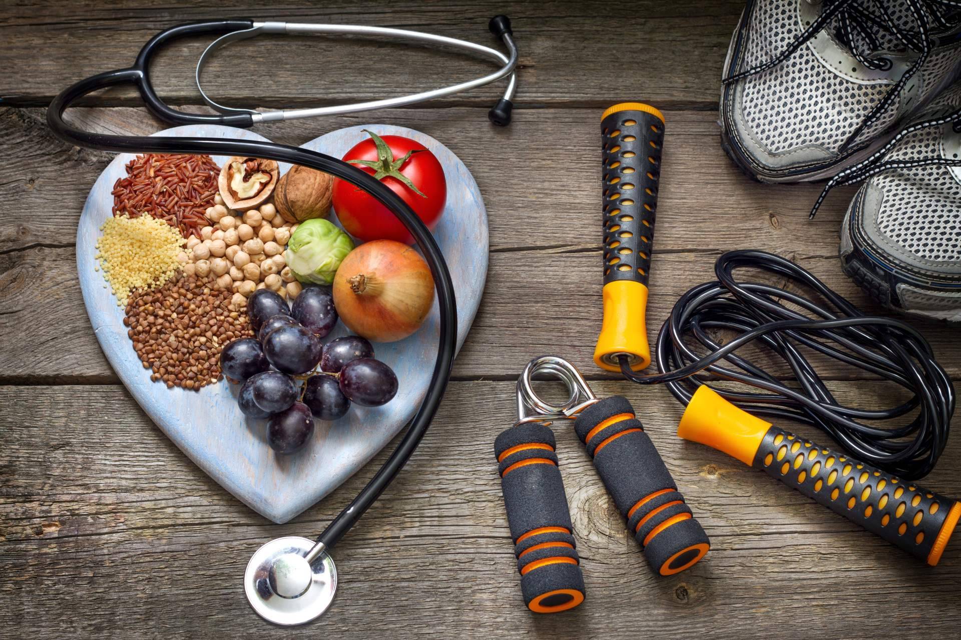 Dos requerimientos para mantener el cuerpo en forma y gozar de una vida saludable, nutrición y deporte
