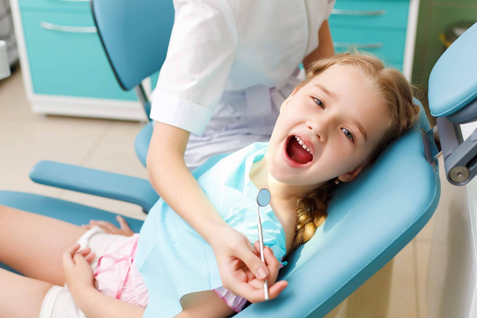 ¿Cuándo se debería visitar al dentista?, odontopediatría de la mano de Implant Clinics