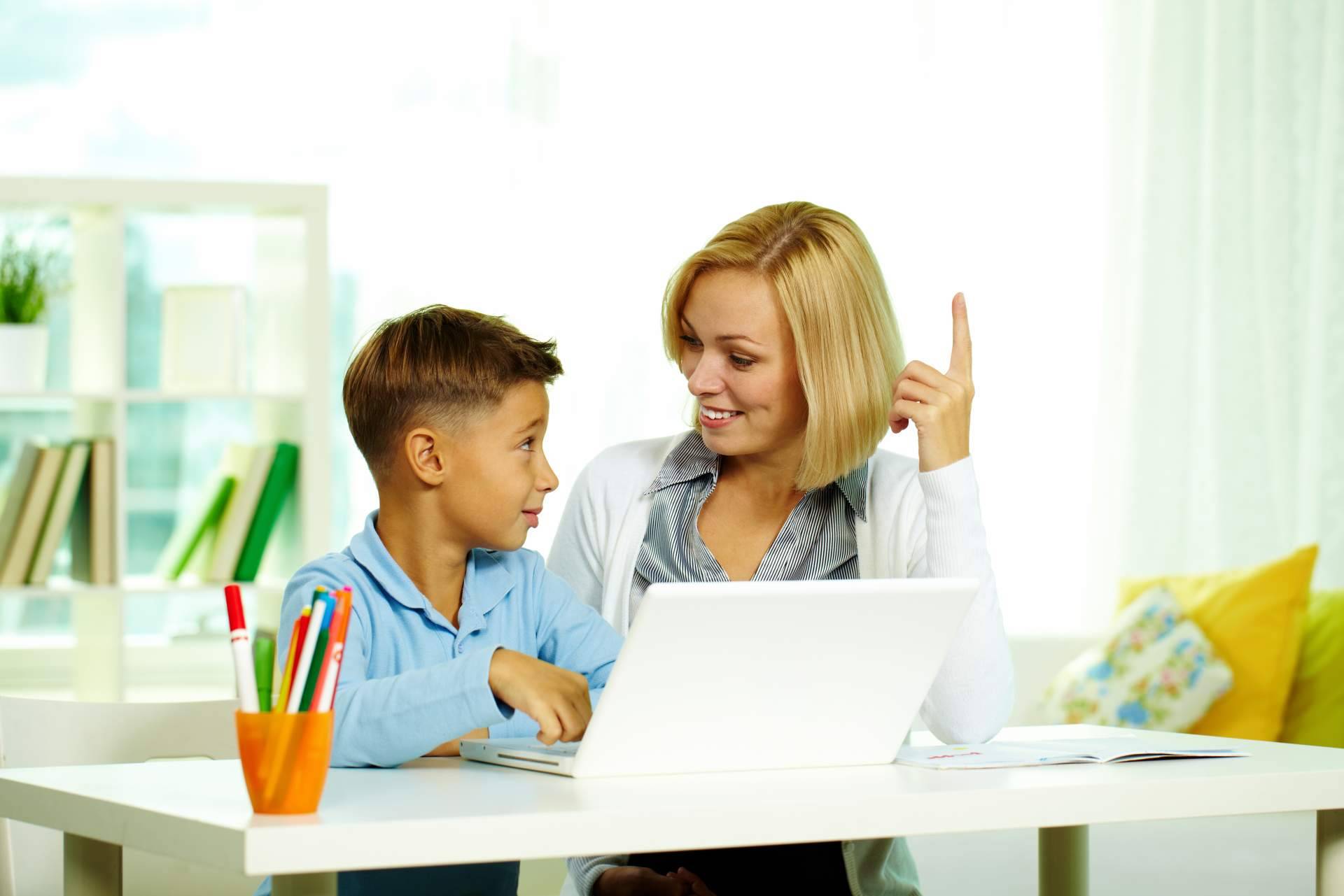 Encontrar academias de apoyo escolar a través de academias.com