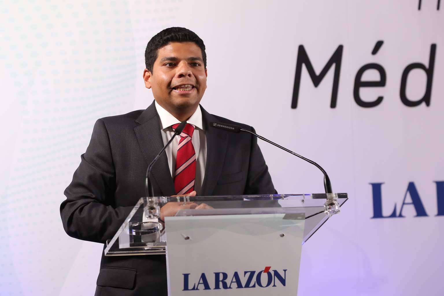 El Doctor Antonio Fernández Brito, galardonado con el Premio Médico del Año 2021 en la categoría de cirugía capilar
