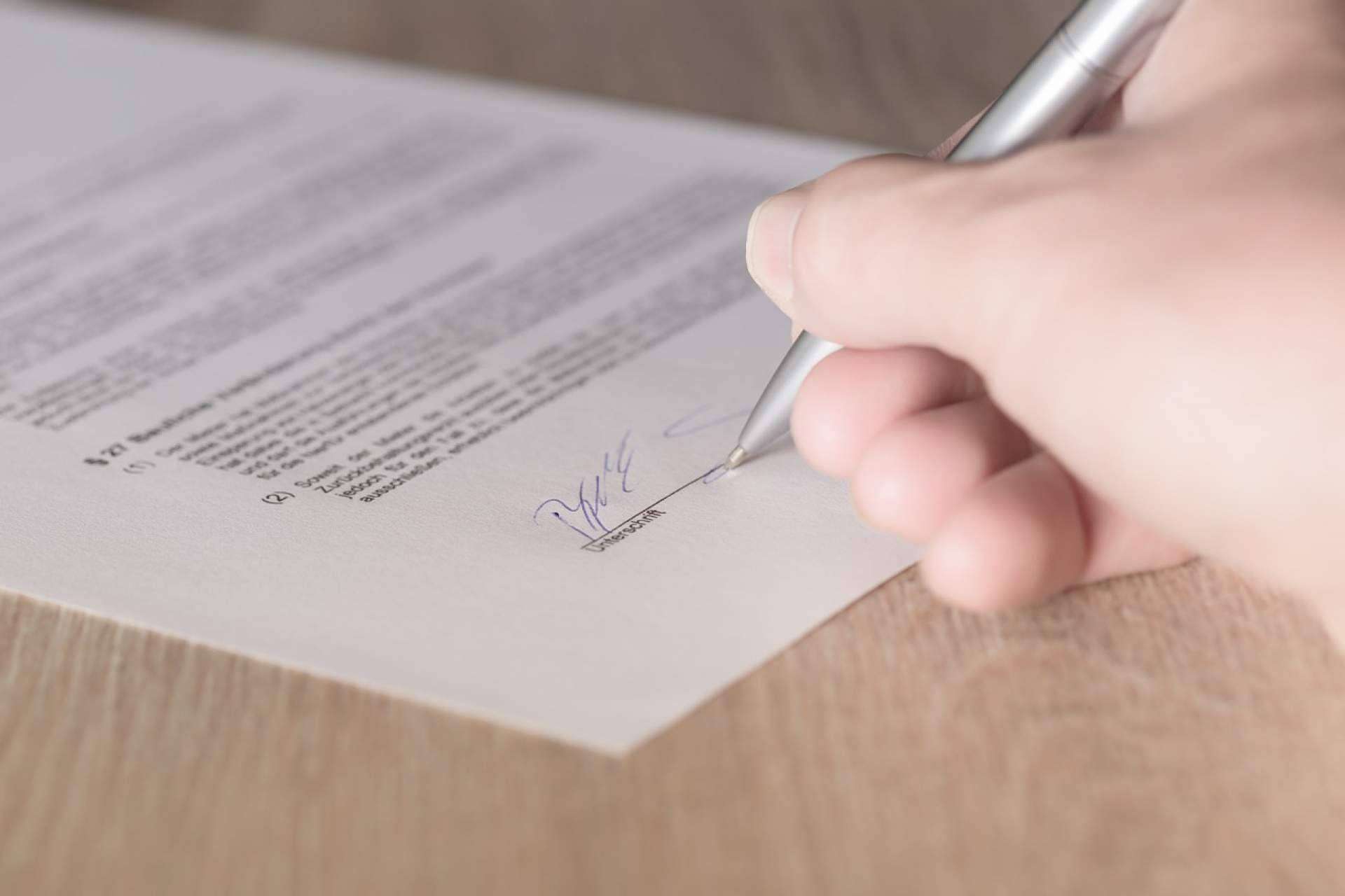 El contrato de arras en la compraventa de oficinas de farmacia, por el equipo de Urbagesa Farmacias