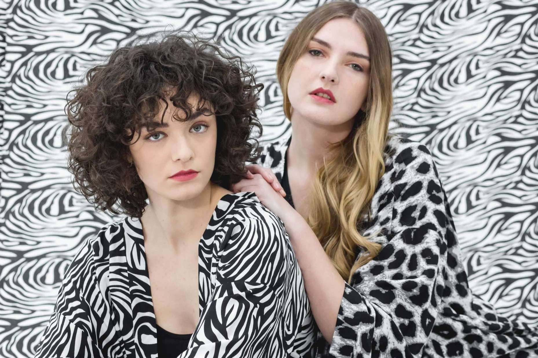 Una prenda milenaria que Kimonea ha reinventado y convertido en un imprescindible de la moda del país, el kimono
