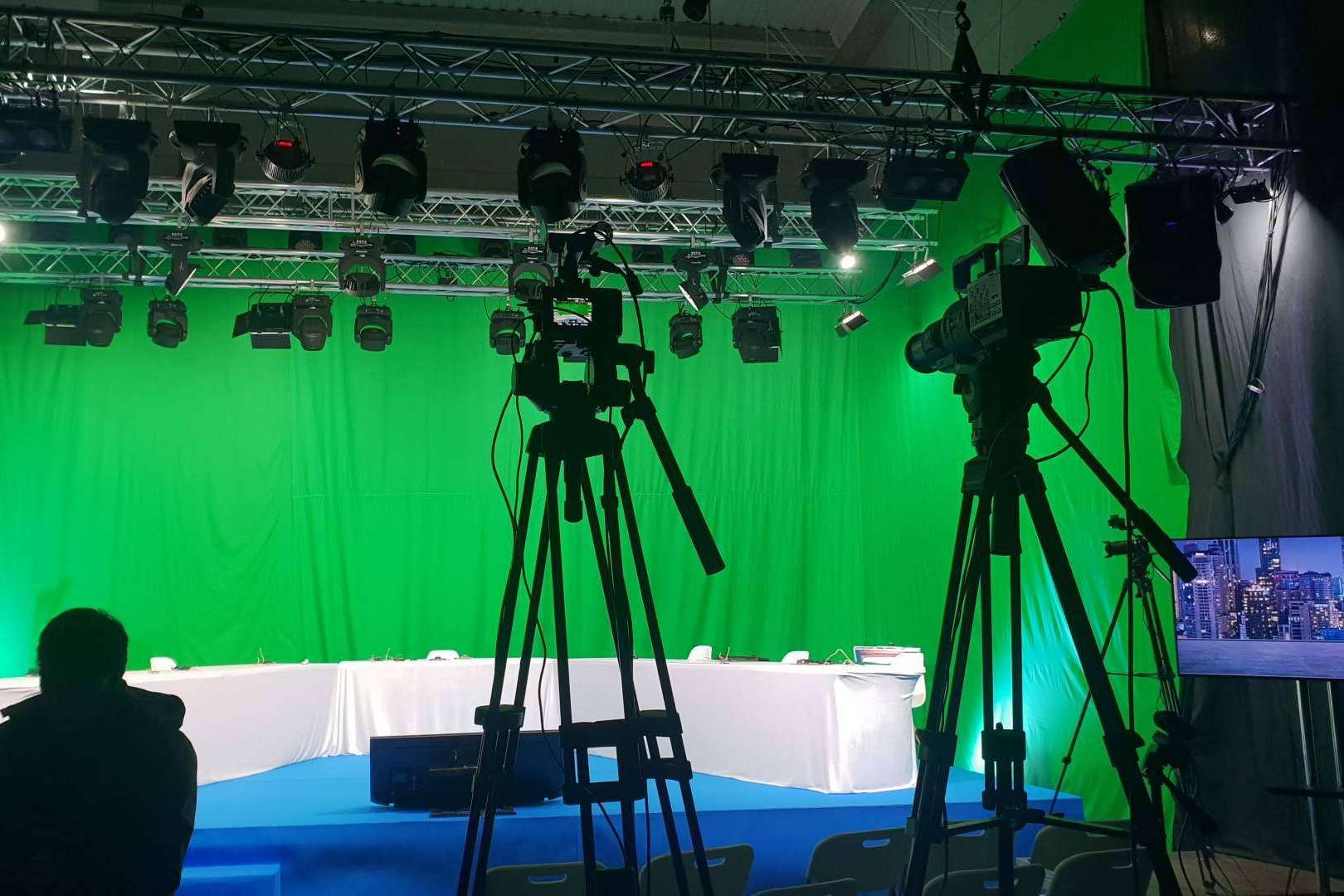 DCPRO S.L. permite el alquiler de plató y espacios para rodajes, videoclips, publicidad, cine, TV en sus instalaciones