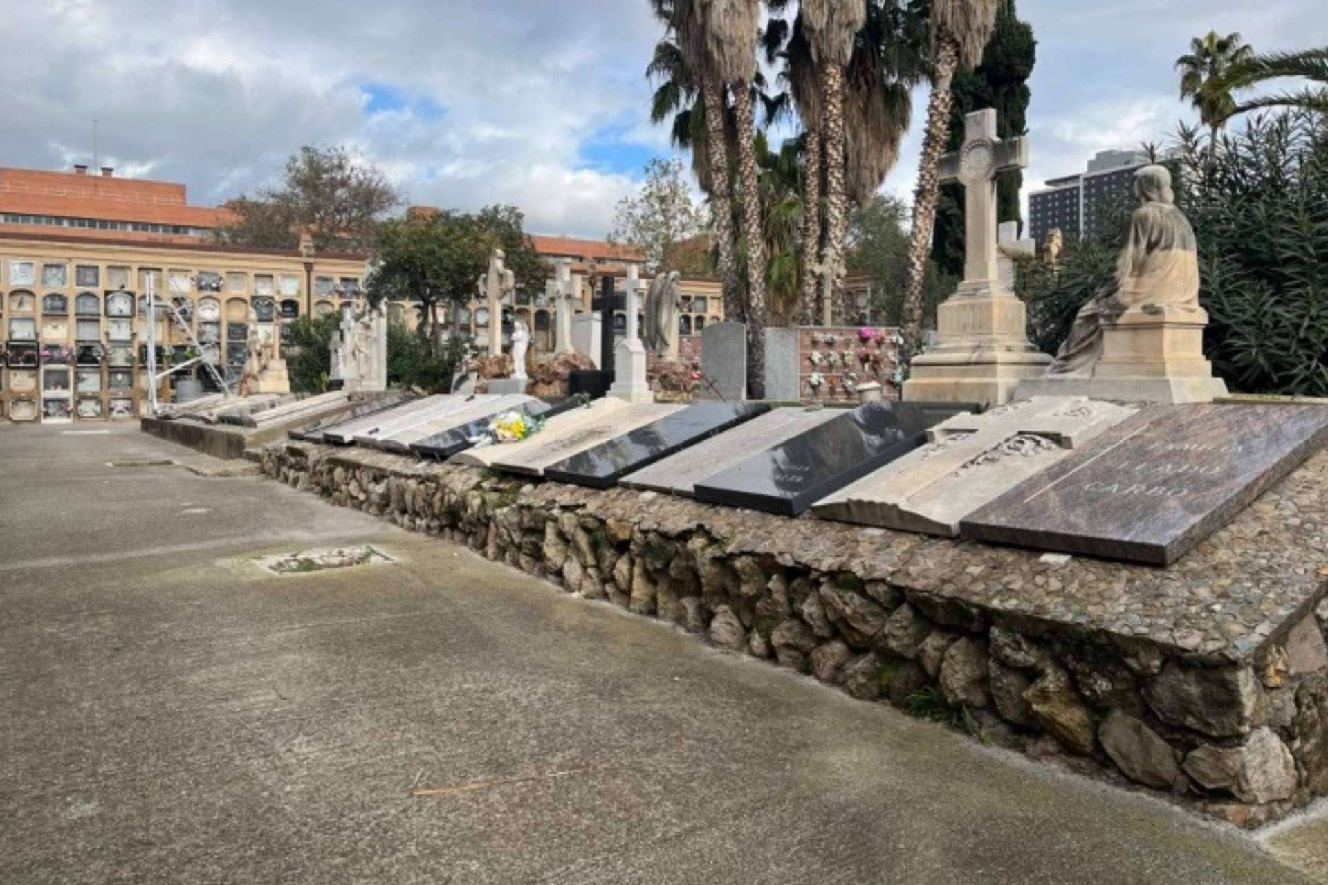 Información sobre las sepulturas y los tipos que existen, por Funos