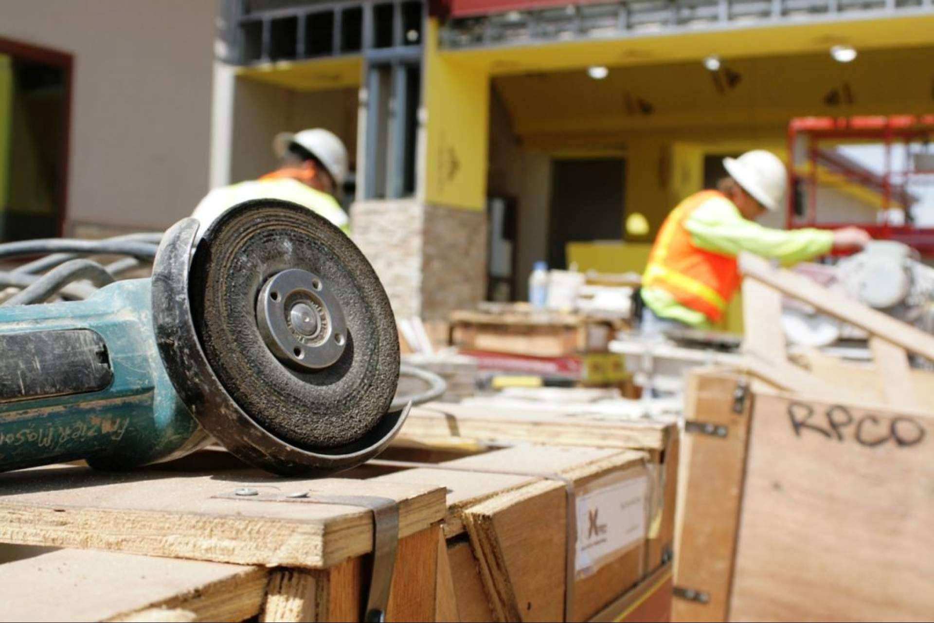 ¿Cómo encontrar una empresa dedicada al alquiler de maquinarias para jardín y obra? MAJO