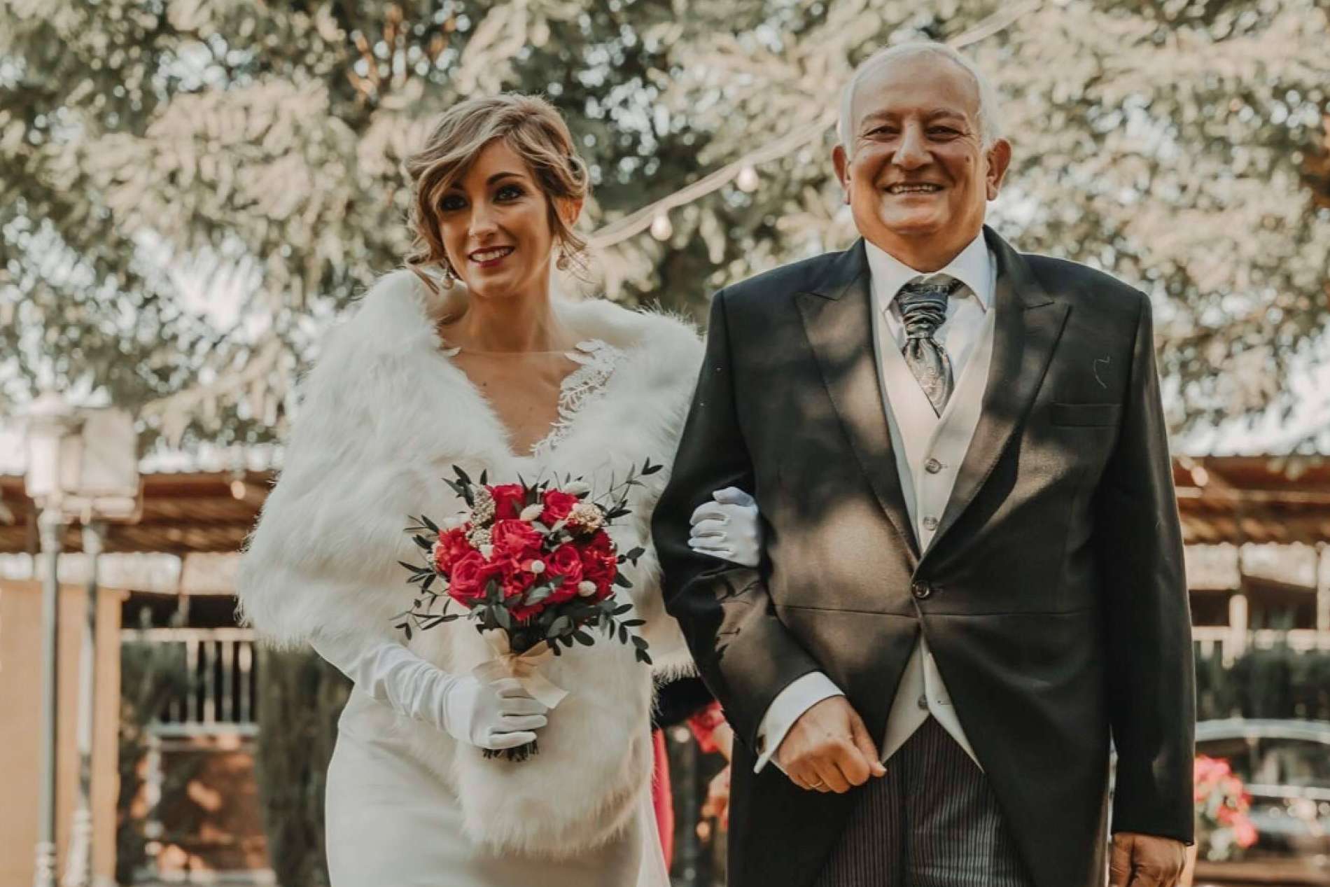Pamelas artesanales, tocados de todo tipo y ramos de novia en Carmen Fernández Complementos