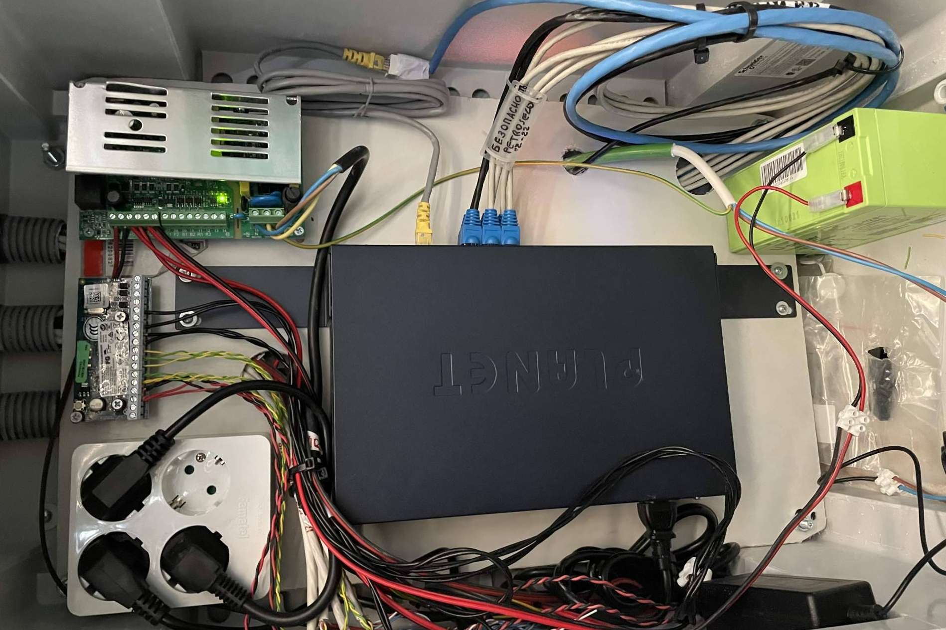 Persianas de seguridad con inteligencia artificial VAP, por PetroSecur Seguridad y Defensa