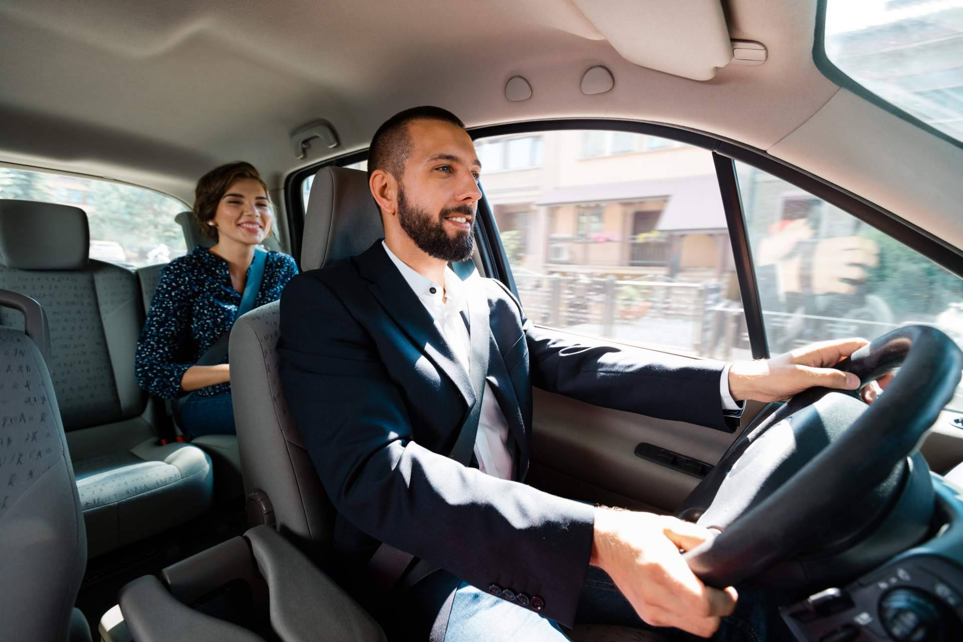 Taxihuelvavip.com ofrece traslados para empresas y particulares
