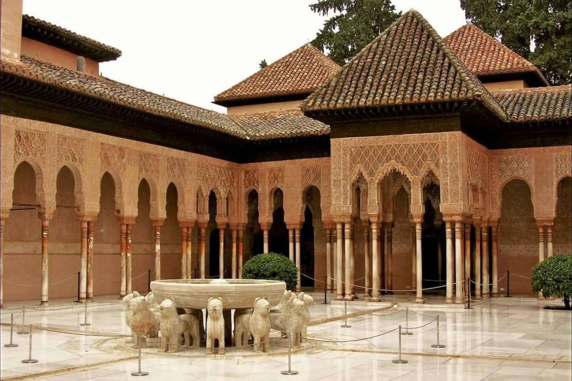 Experiencia única visitando la Alhambra, de la mano de Nazarí Tours Granada