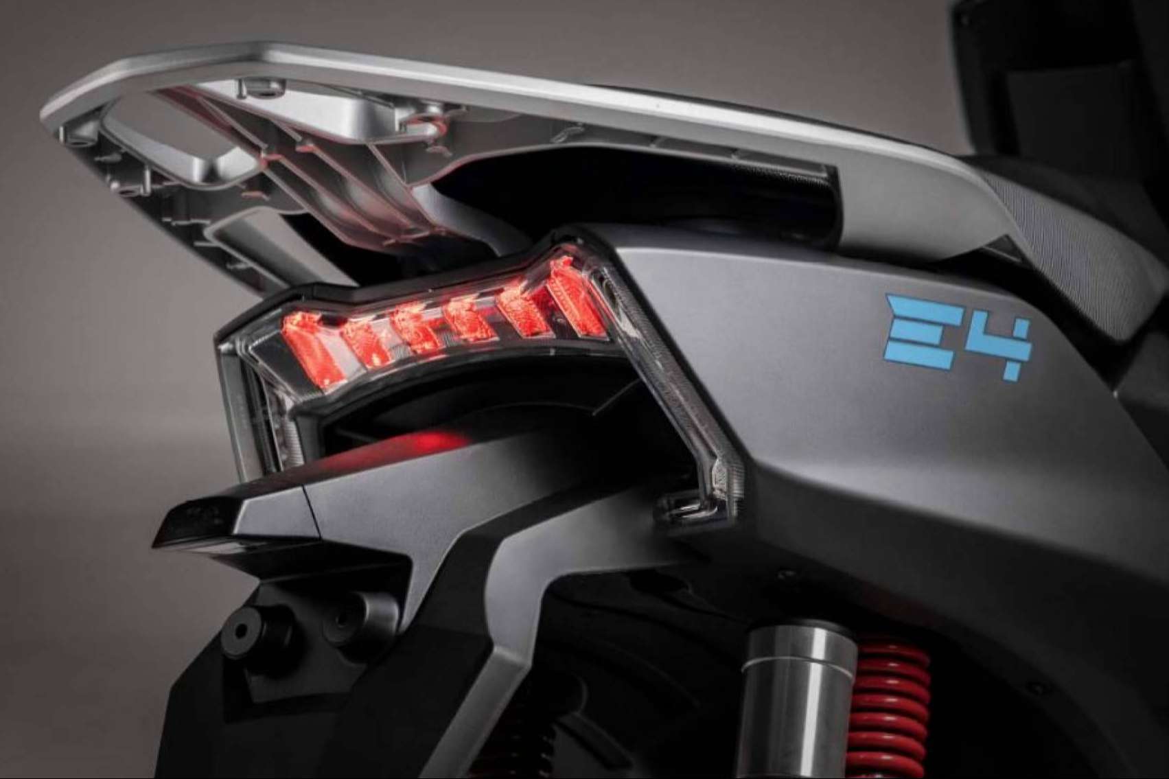 Las características de la Lifan E4 1200W doble batería