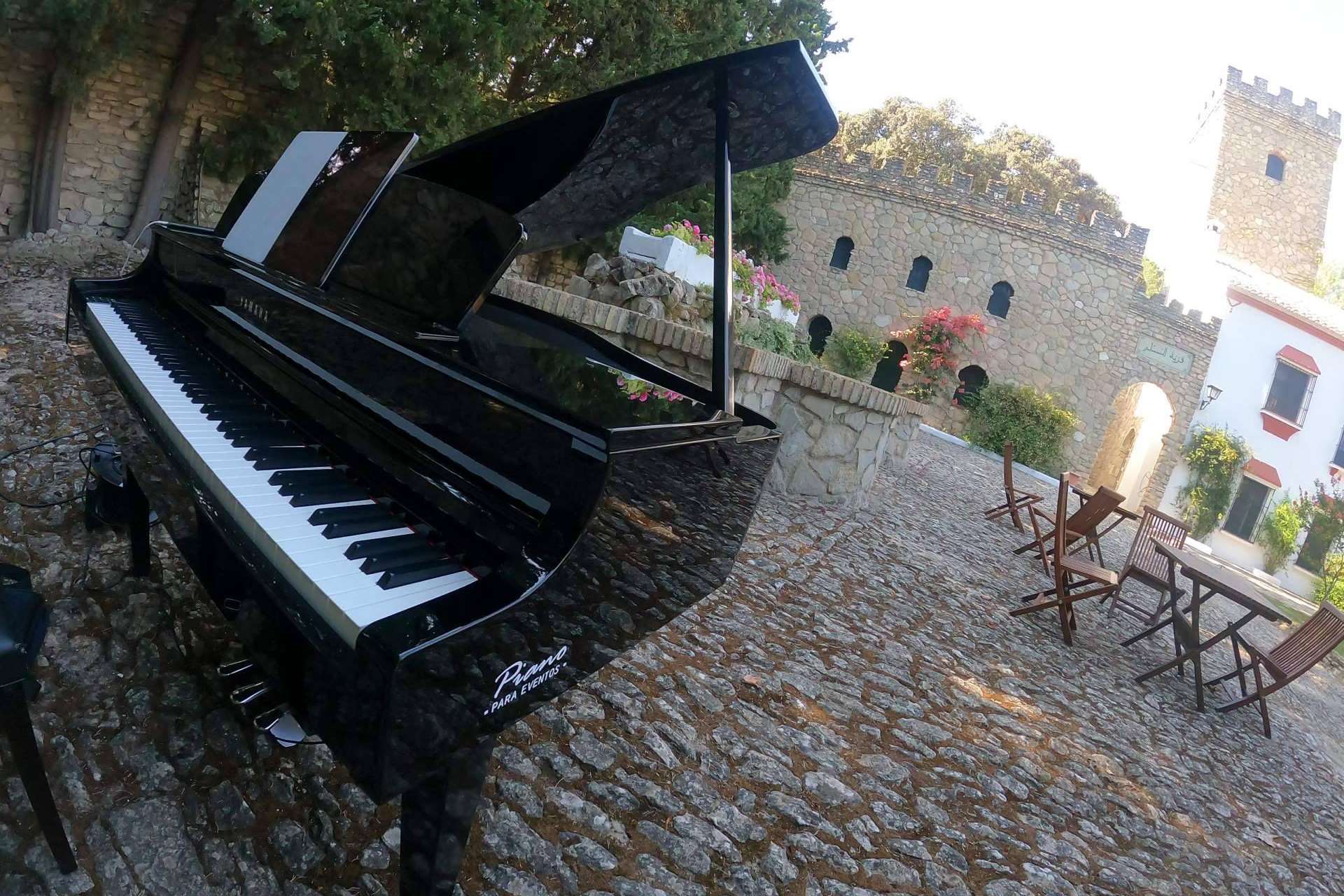 Una tendencia que aviva emociones es la música de piano en las bodas
