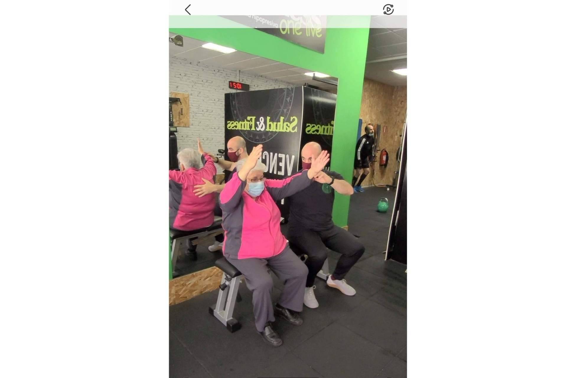 El entrenamiento de fuerza en mujeres a partir de los 40 y sus beneficios