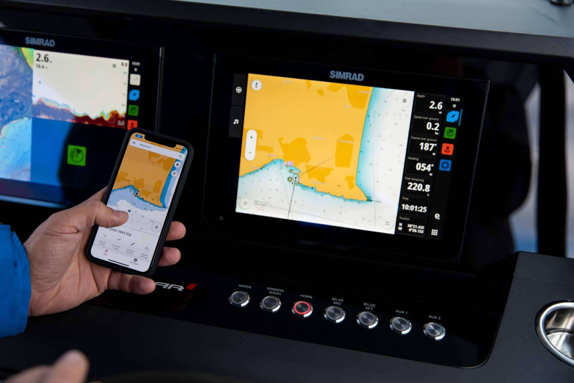 Simrad lanza la nueva serie de sondas NSX, en Equiposnauticos.com