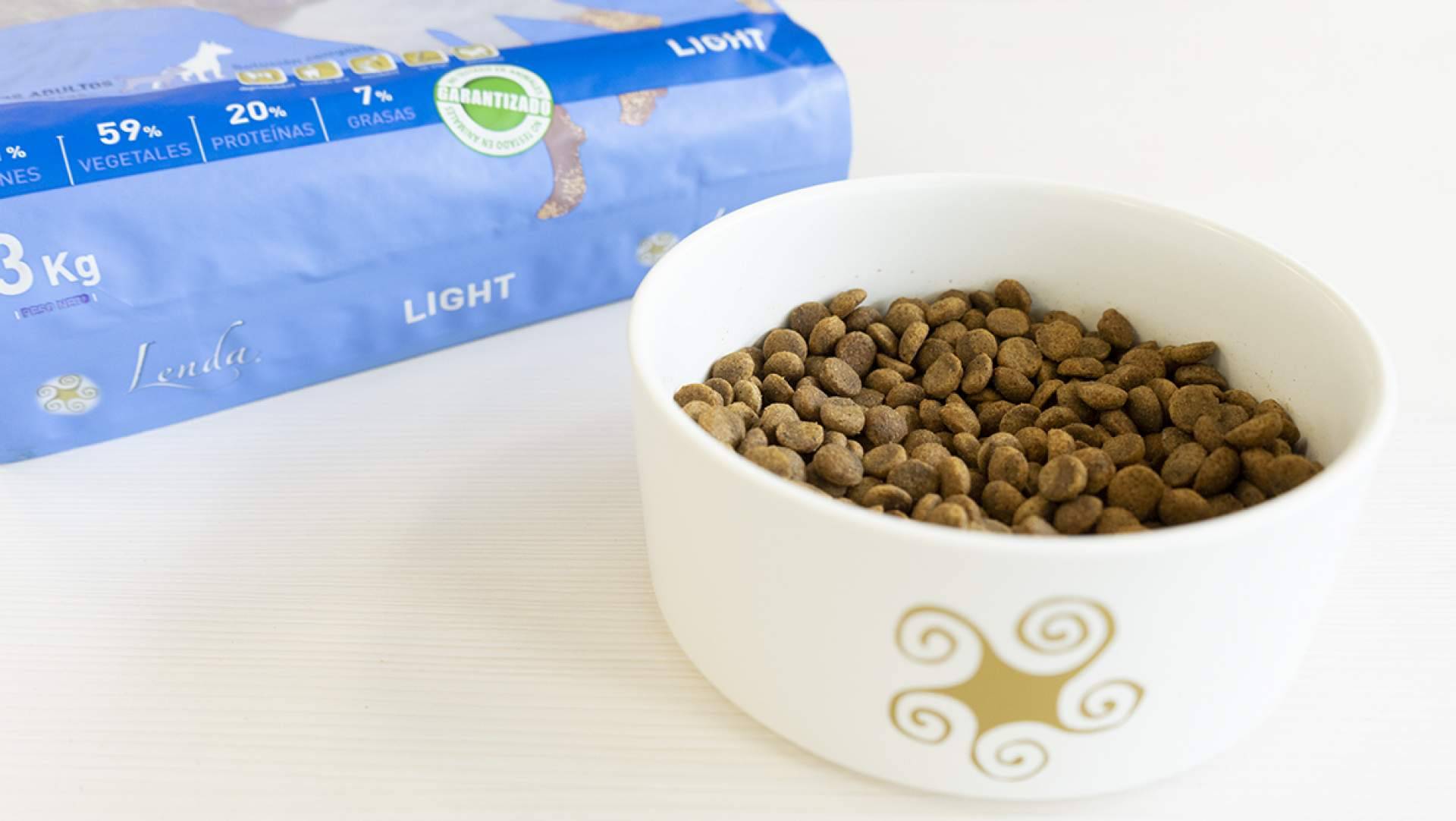 Alimentar adecuadamente a los perros con sobrepeso con Lenda Light