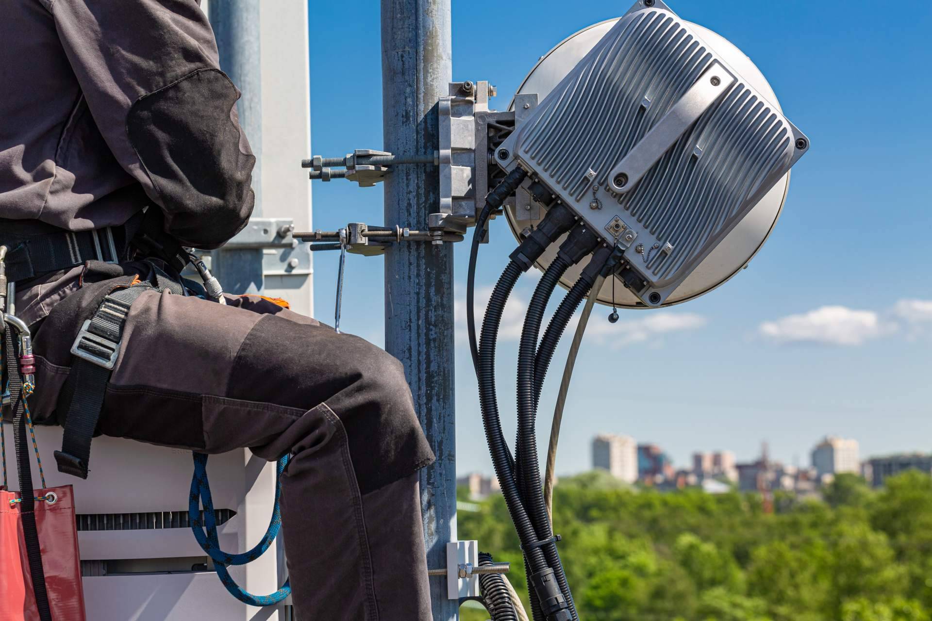 Especialistas técnicos de telecomunicaciones que garantizan excelencia en todos sus servicios, Antenistas Valencia