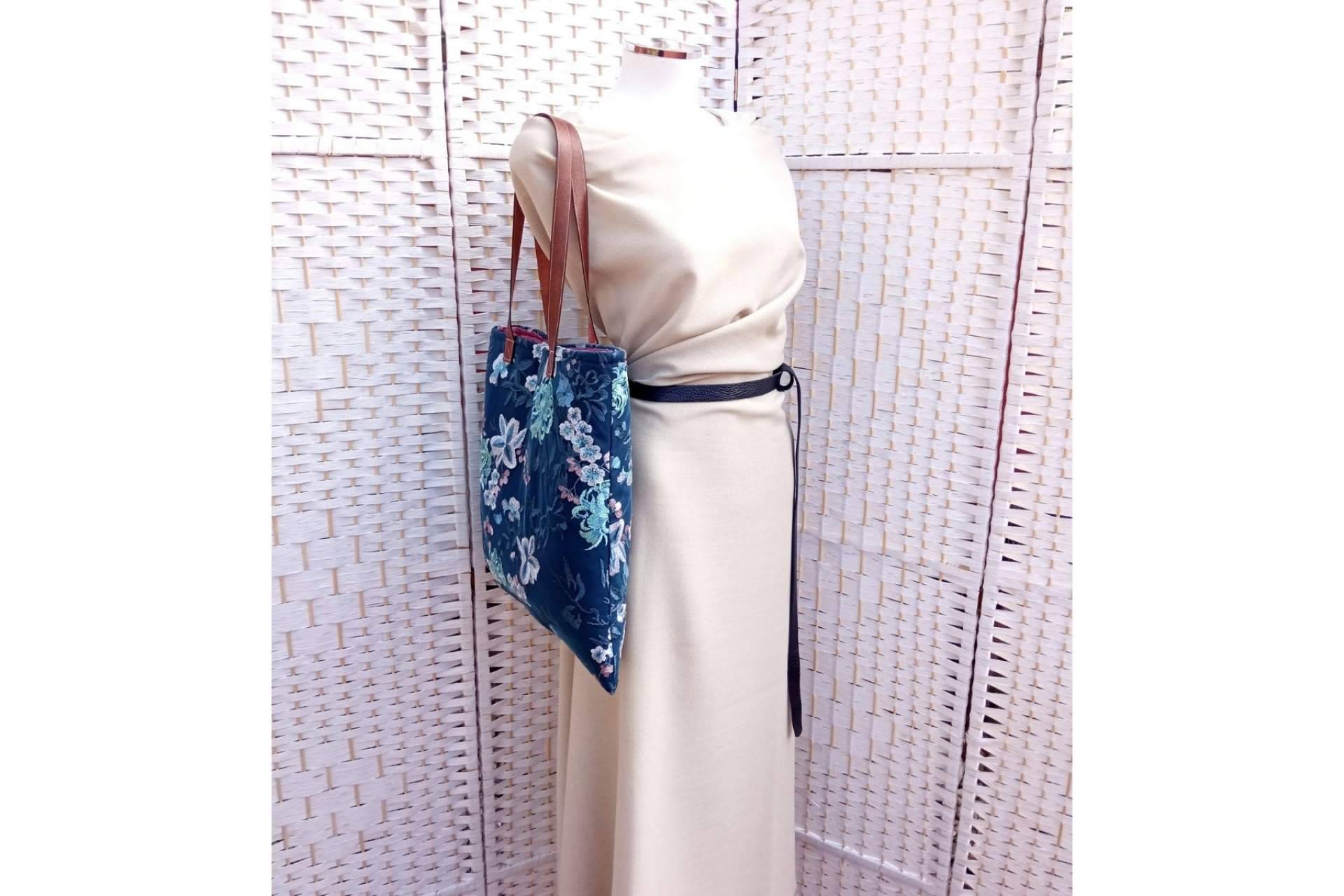 Bolsas de tela únicas y exclusivas confeccionadas de manera artesanal por una madre y una hija, en Inirt Atelier