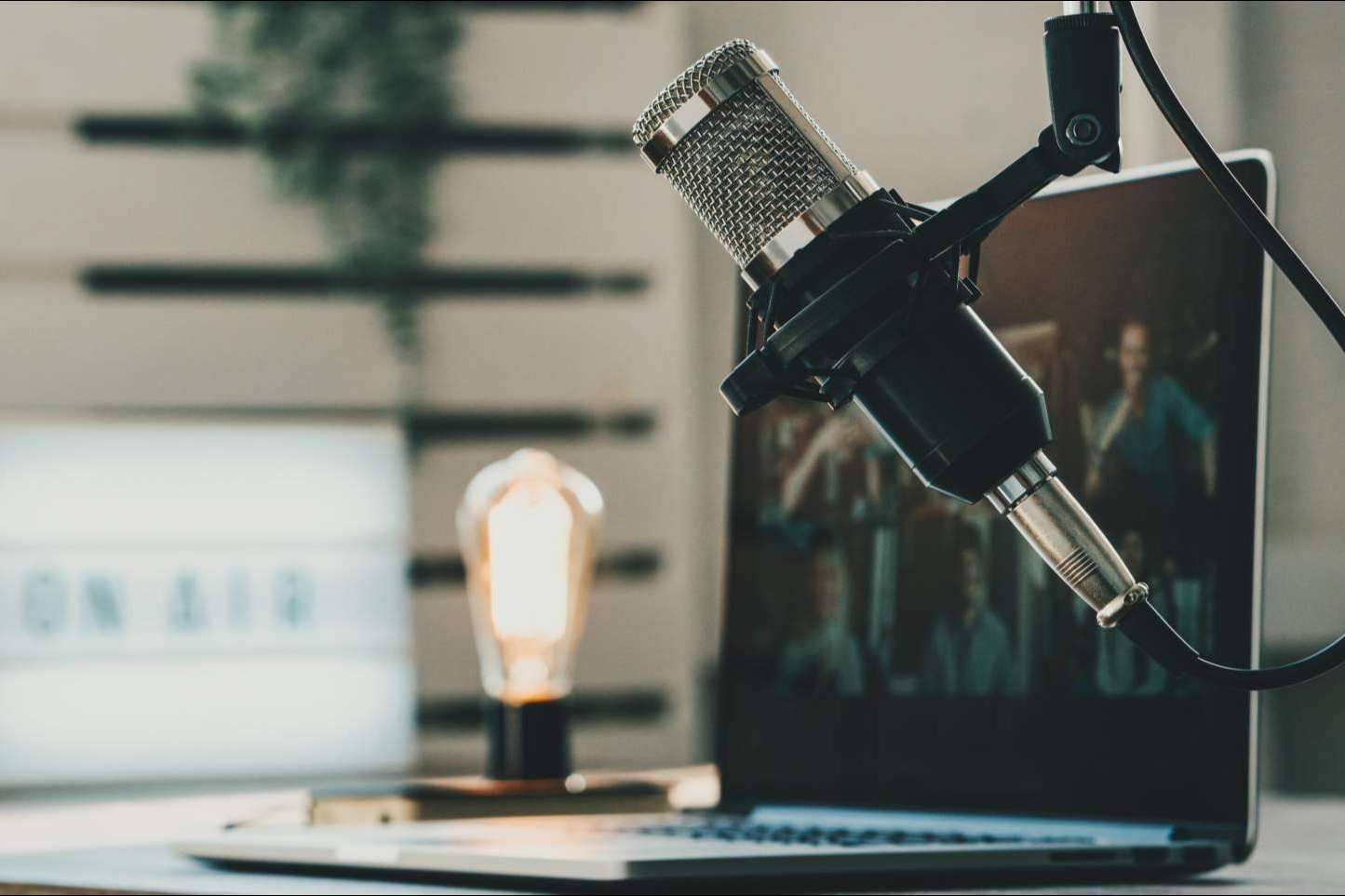 Cómo hacer podcast para empresa, de la mano de CursosPodcast.com