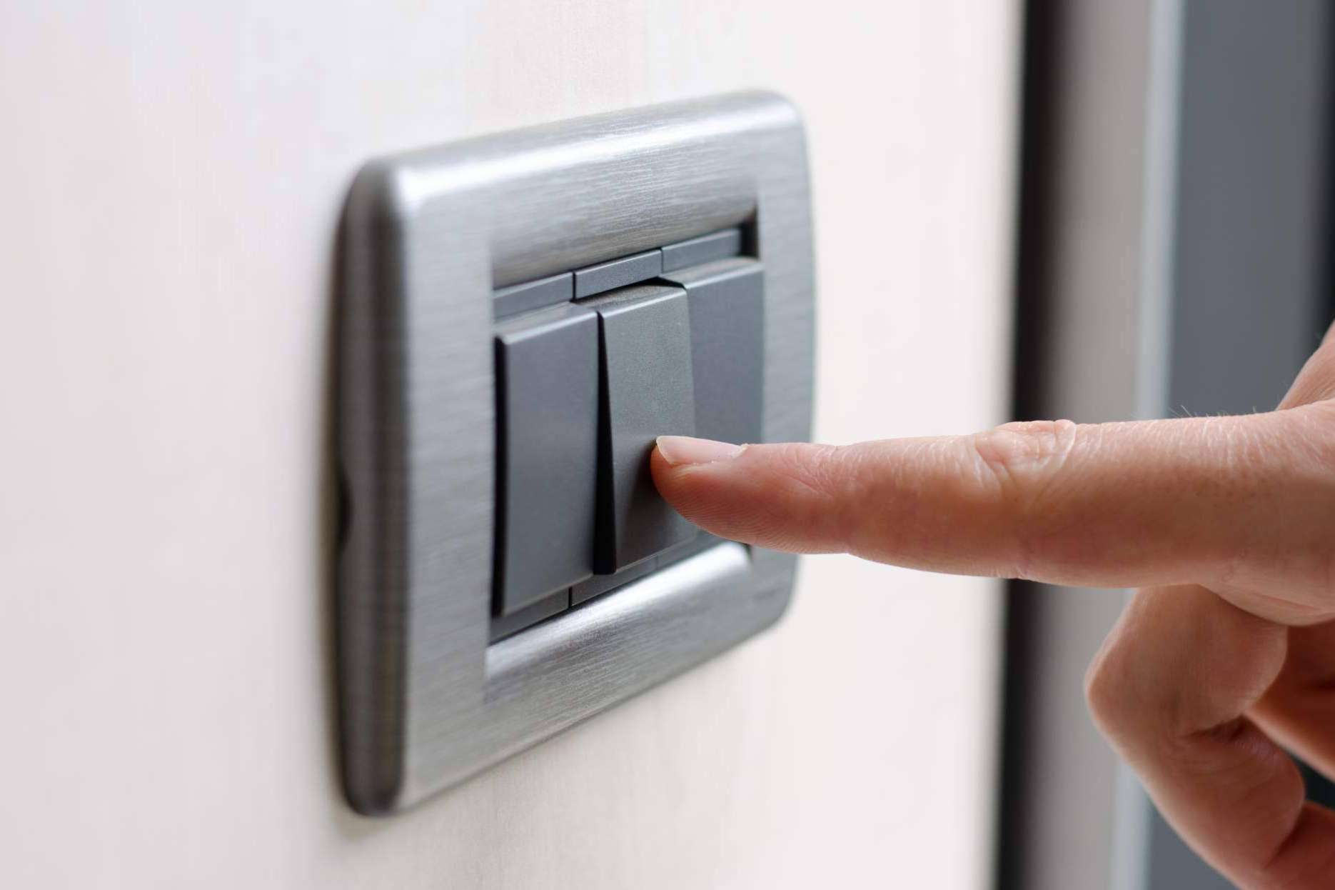 Interruptores Efapel y otro material eléctrico para instaladores, con Grupo Distrelec Material Eléctrico