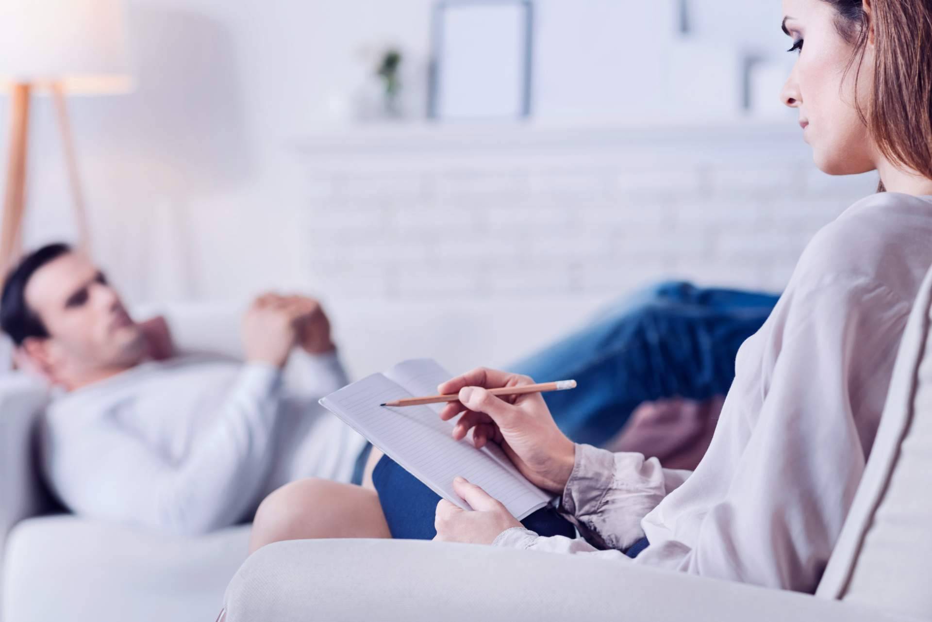 Los beneficios de la terapia de salud emocional en las personas