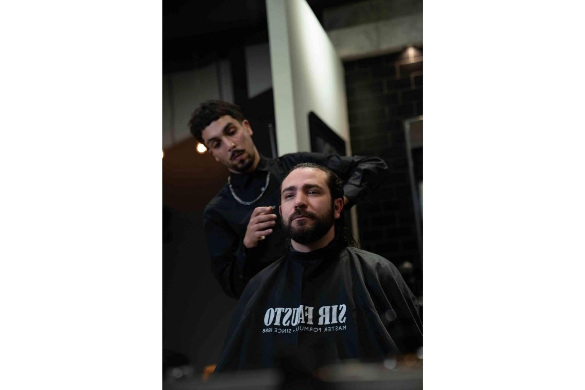 Sir Fausto, la barbería en Barcelona que está en tendencia para el cuidado del hombre