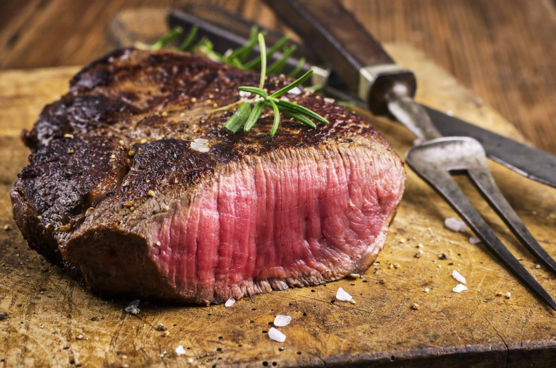 Carne roja, una parte de la cocina tradicional española en el restaurante Sal Gorda