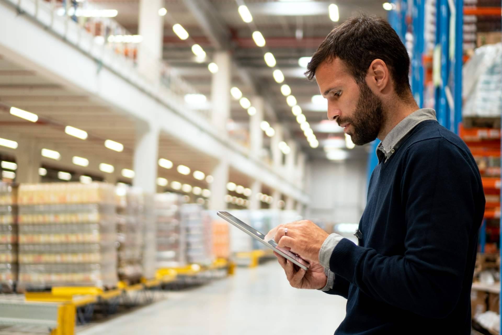 Gestionar todos los almacenes desde el mismo sistema gracias al software ERP de EV4